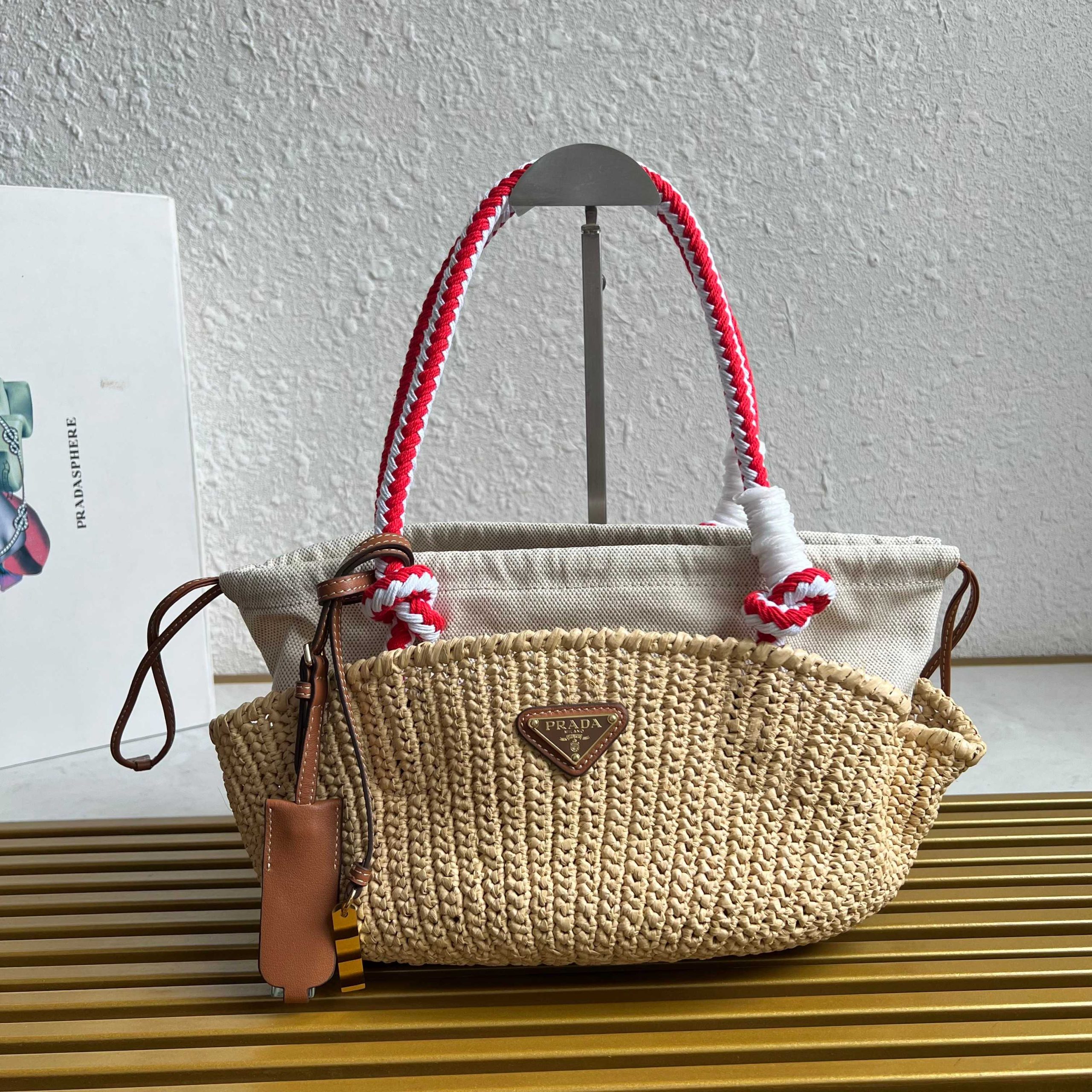 【頂級原單】 新款編織菜籃子高仿原單包包普拉達的图片-高仿普拉达包包