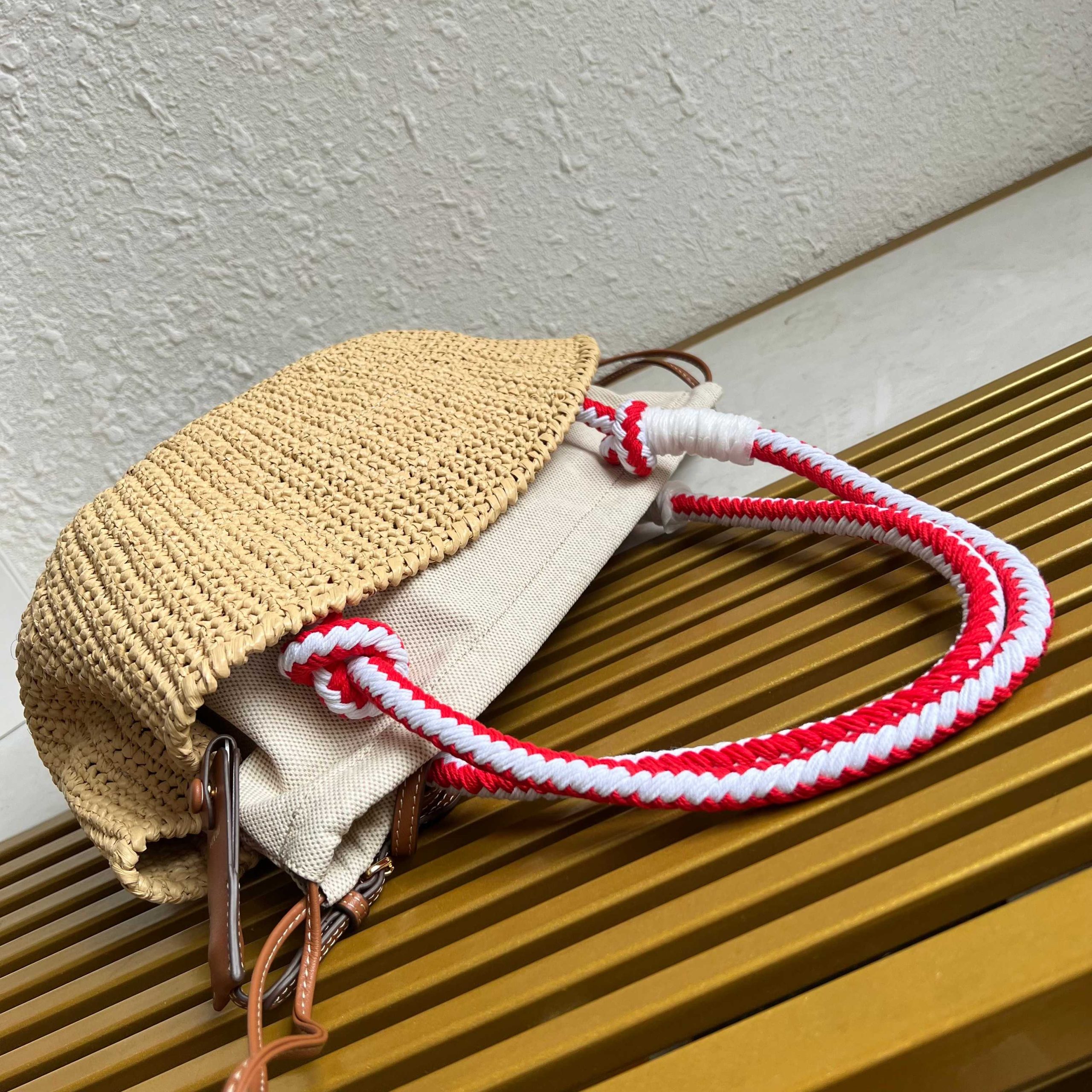 【頂級原單】 新款編織菜籃子高仿原單包包普拉達的图片-高仿普拉达包包