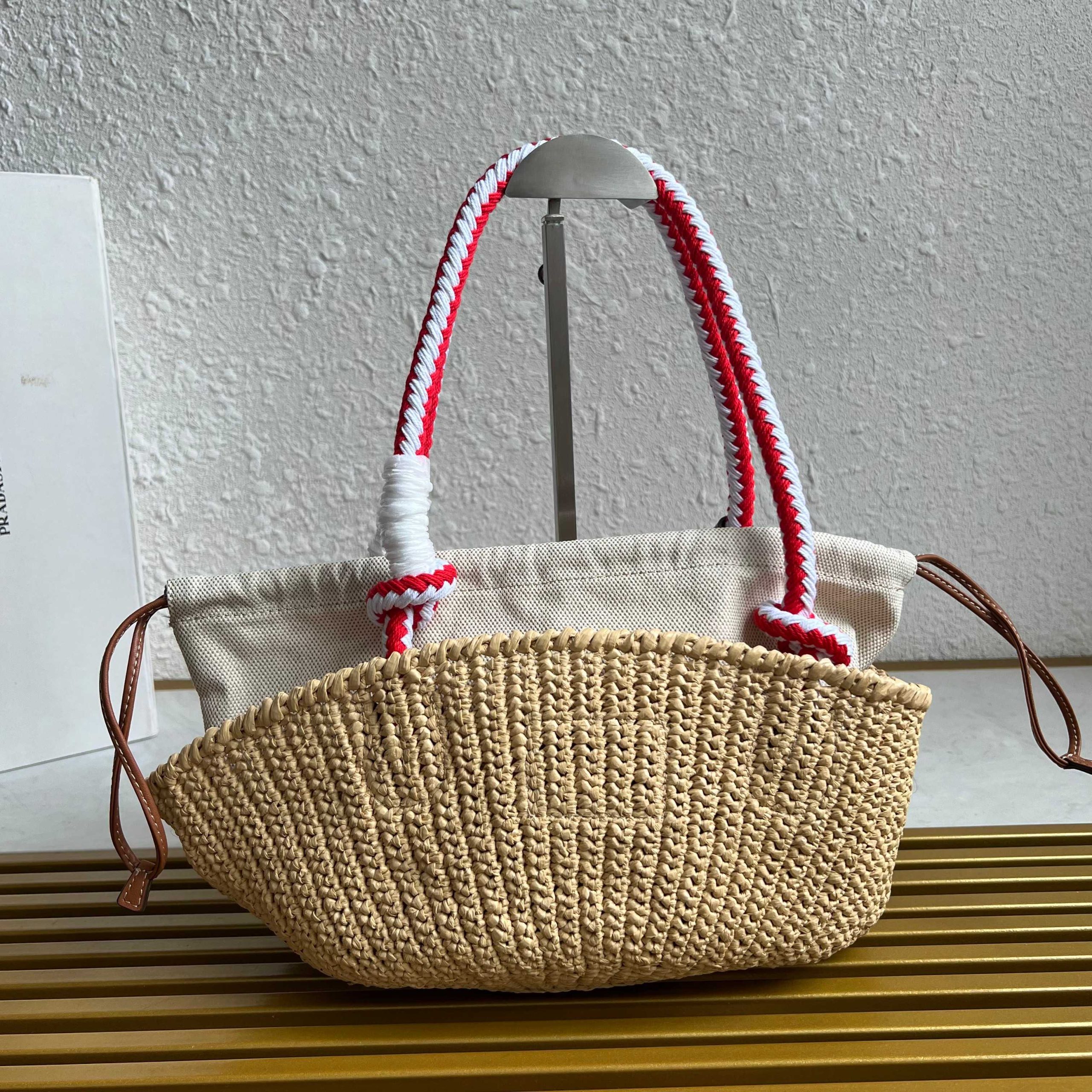 【頂級原單】 新款編織菜籃子高仿原單包包普拉達的图片-高仿普拉达包包