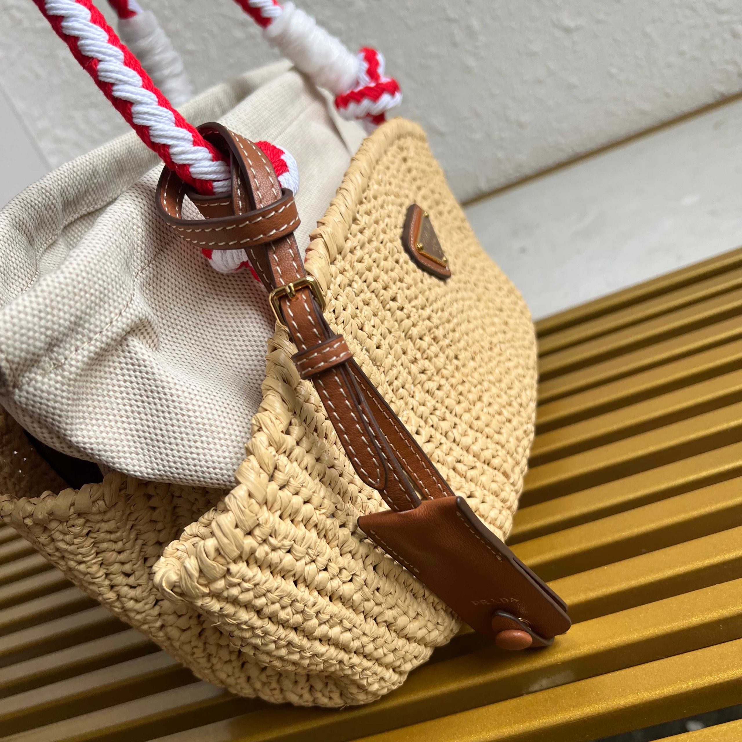 【頂級原單】 新款編織菜籃子高仿原單包包普拉達的图片-高仿普拉达包包