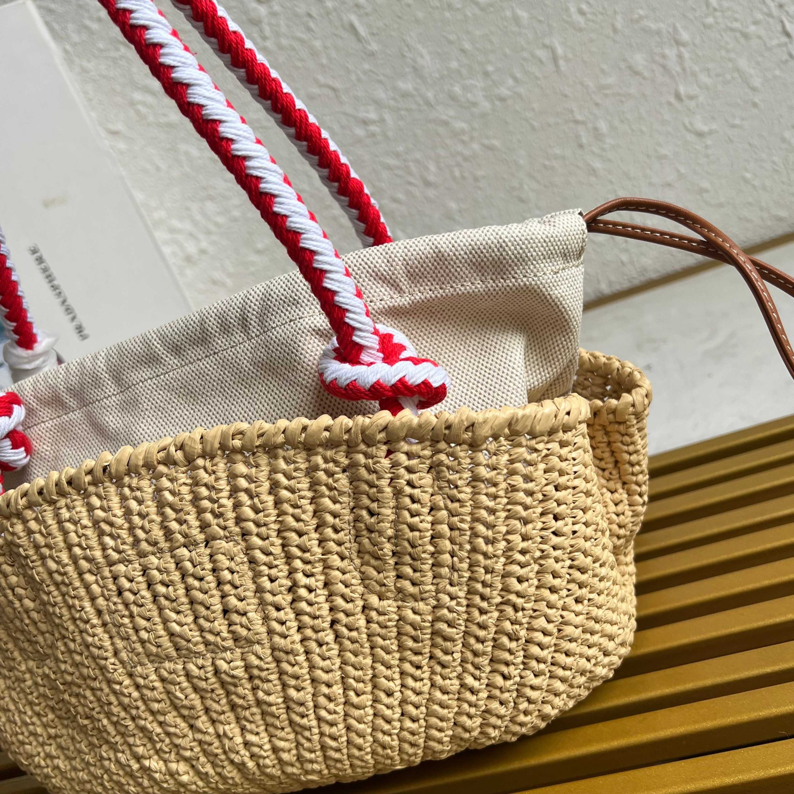 【頂級原單】 新款編織菜籃子高仿原單包包普拉達的图片-高仿普拉达包包