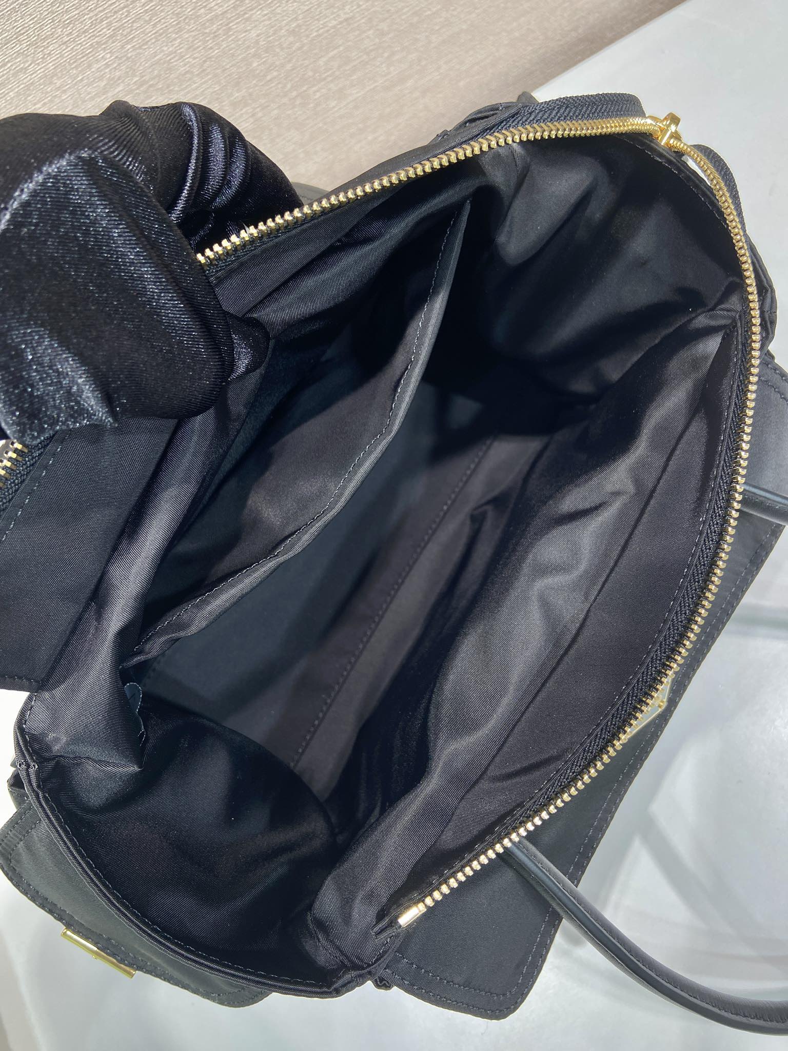 頂級高仿包普拉達手提包1BG596進口尼龍面料和小牛皮頂級五金的图片-高仿普拉达包包