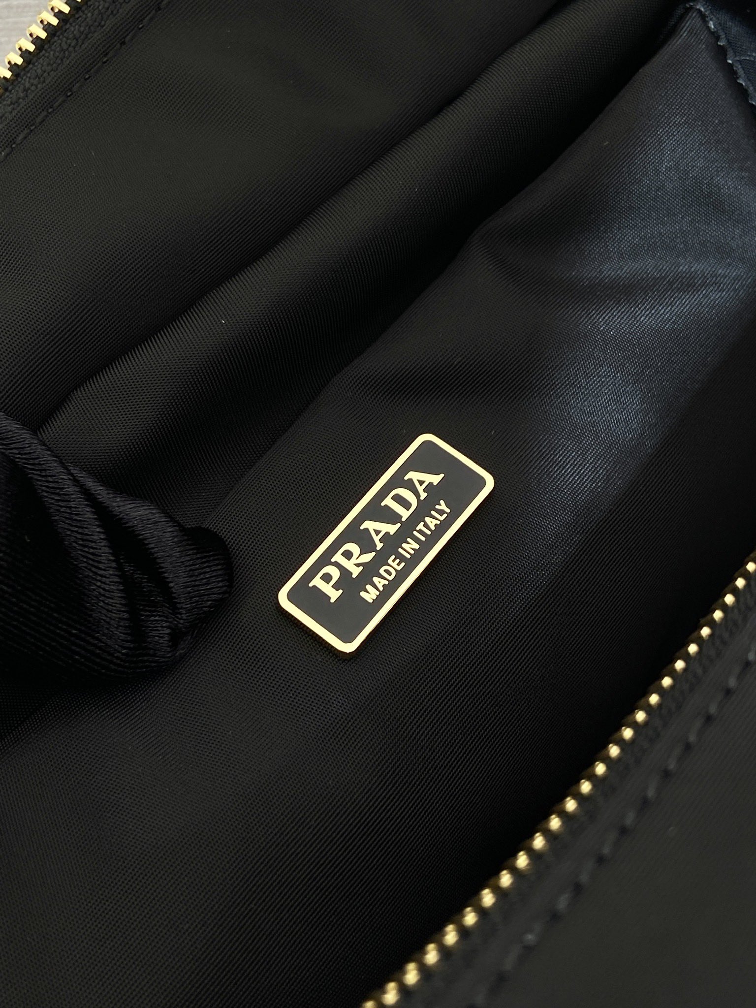 頂級高仿包普拉達手提包1BG596進口尼龍面料和小牛皮頂級五金的图片-高仿普拉达包包