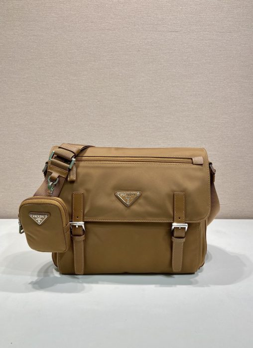 頂級高仿包普拉達郵差包1BD953B新色單肩包