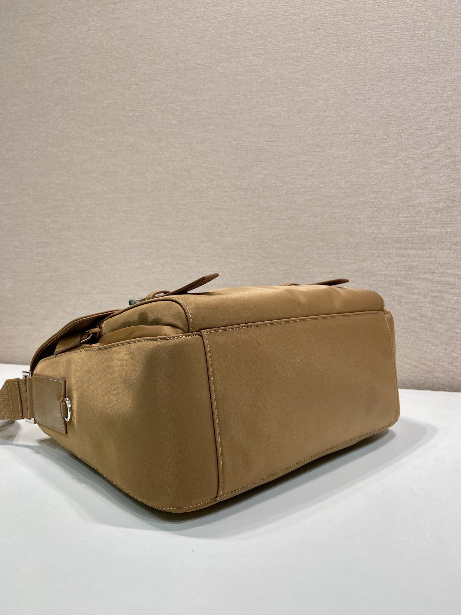 頂級高仿包普拉達郵差包1BD953B新色單肩包的图片-高仿普拉达包包