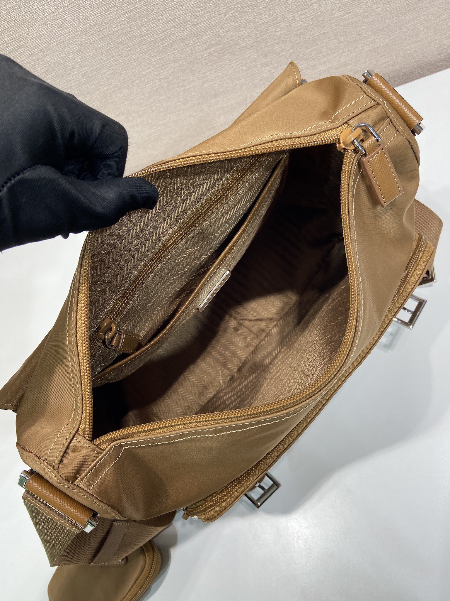 頂級高仿包普拉達郵差包1BD953B新色單肩包的图片-高仿普拉达包包