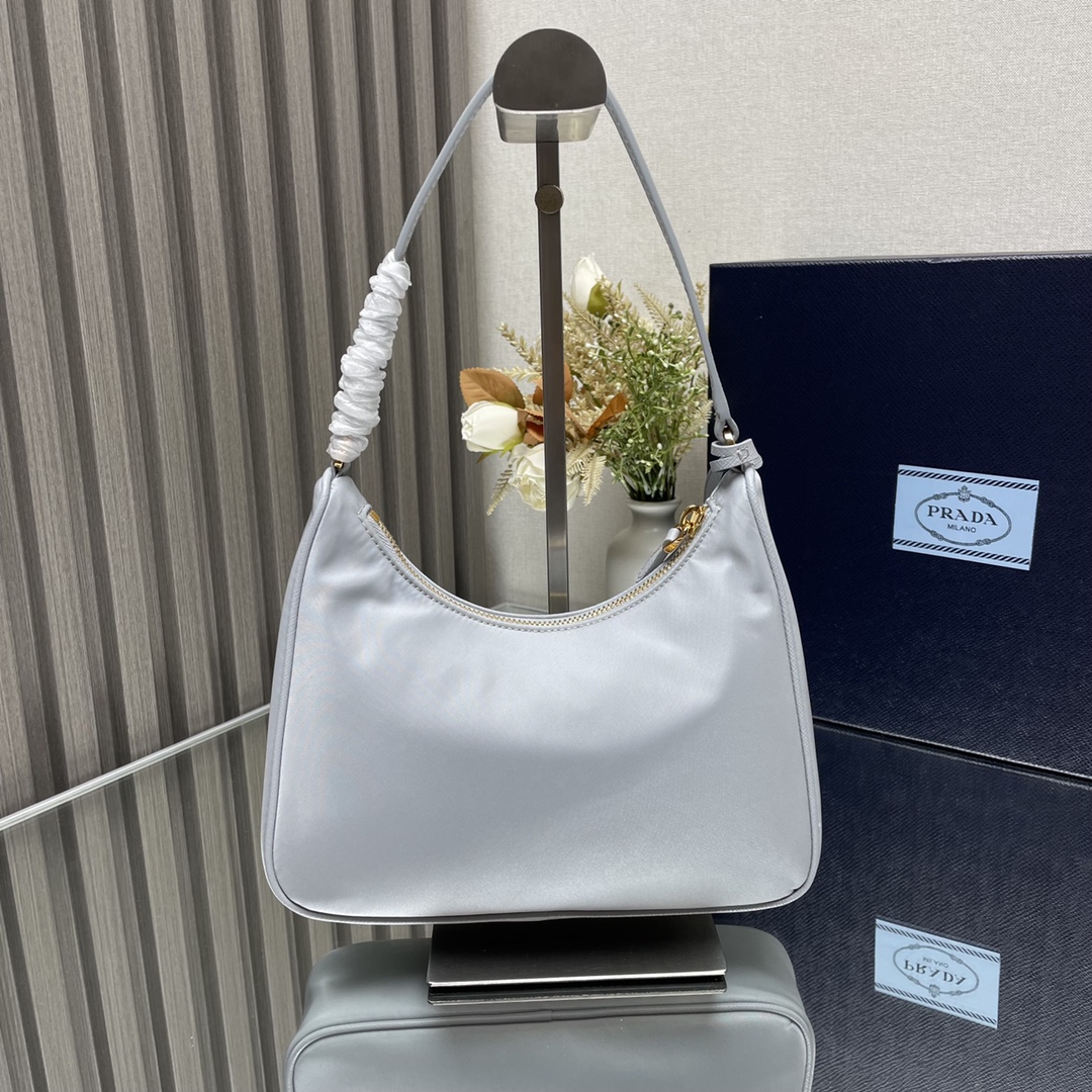 【頂級原單包普拉達】Prada最新爆款皮肩帶金色五金Hobo包型號:1NE204的图片-高仿普拉达包包 【頂級原單包普拉達】Prada最新爆款皮肩帶金色五金Hobo包型號:1NE204的图片-高仿普拉达包包