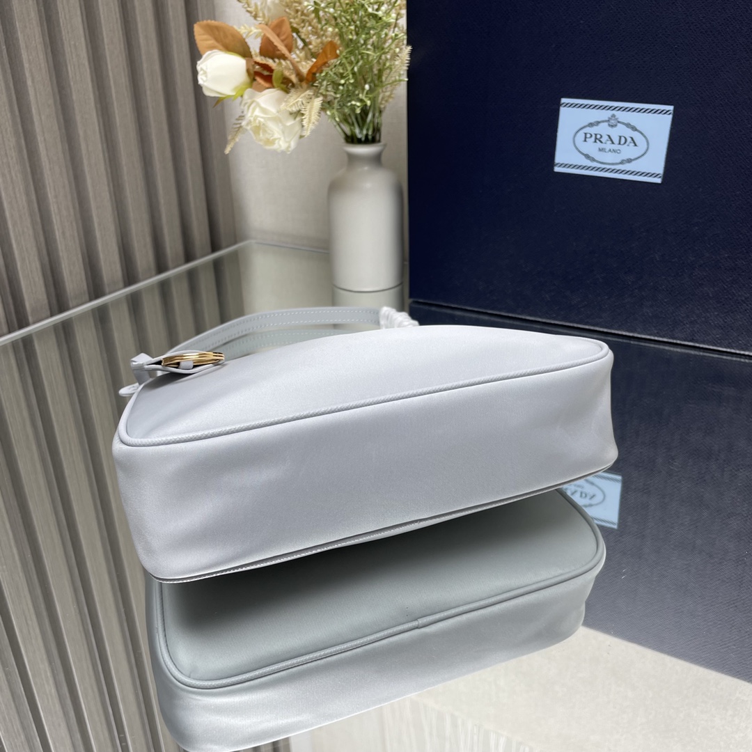 【頂級原單包普拉達】Prada最新爆款皮肩帶金色五金Hobo包型號:1NE204的图片-高仿普拉达包包 【頂級原單包普拉達】Prada最新爆款皮肩帶金色五金Hobo包型號:1NE204的图片-高仿普拉达包包