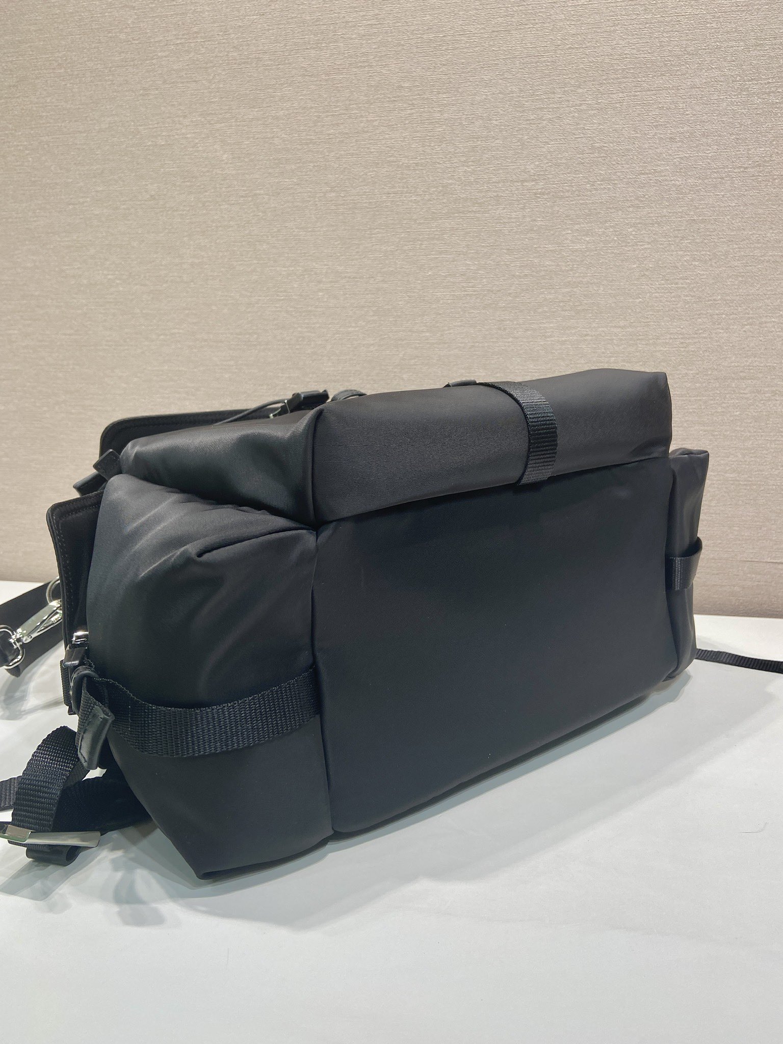 普拉達一比一高仿包新款雙肩包2VZ118長39x高37x底20cm的图片-高仿普拉达包包