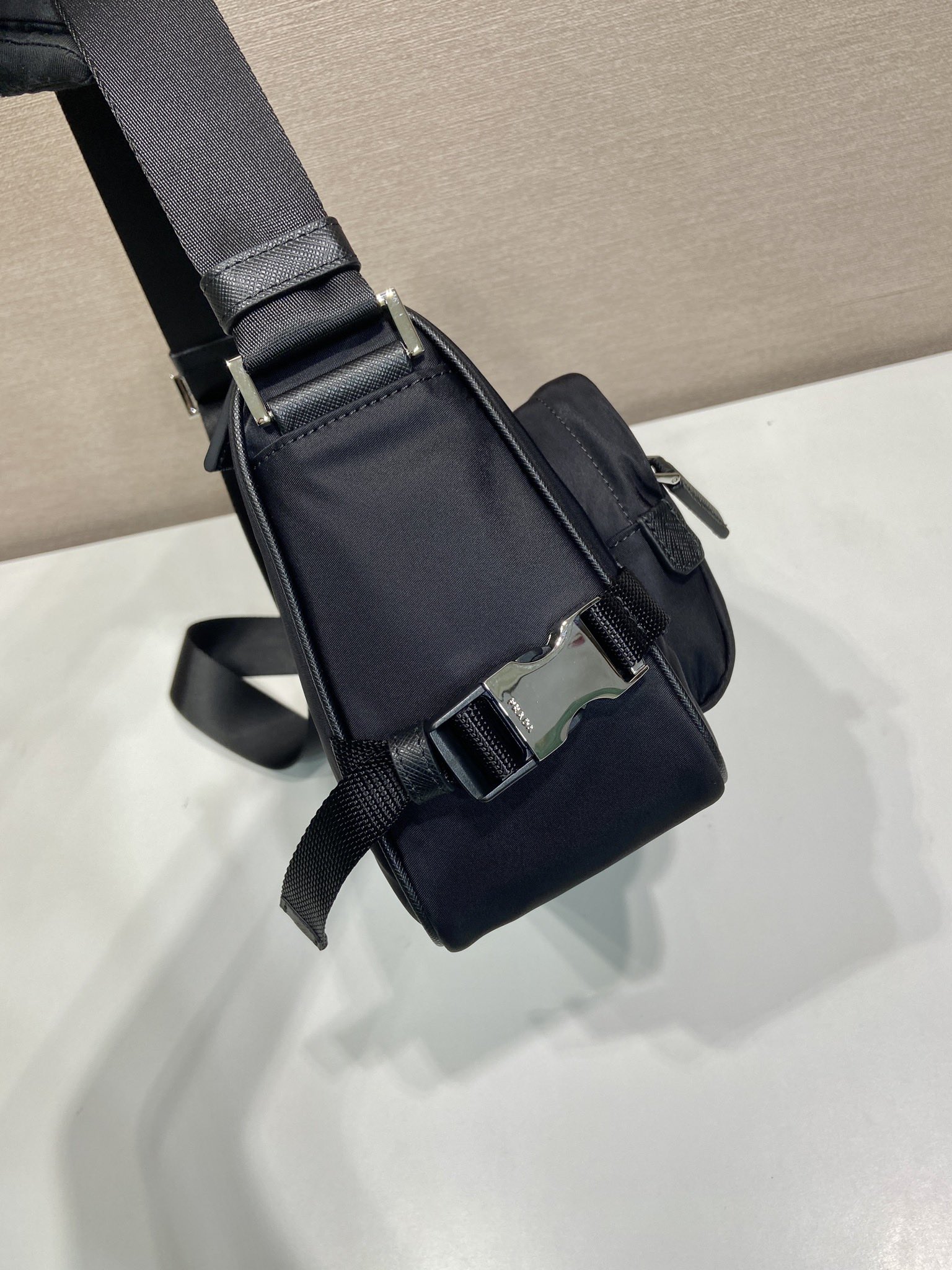 新款郵差包普拉達一比一原單包2VH192小號的图片-高仿普拉达包包 新款郵差包普拉達一比一原單包2VH192小號的图片-高仿普拉达包包