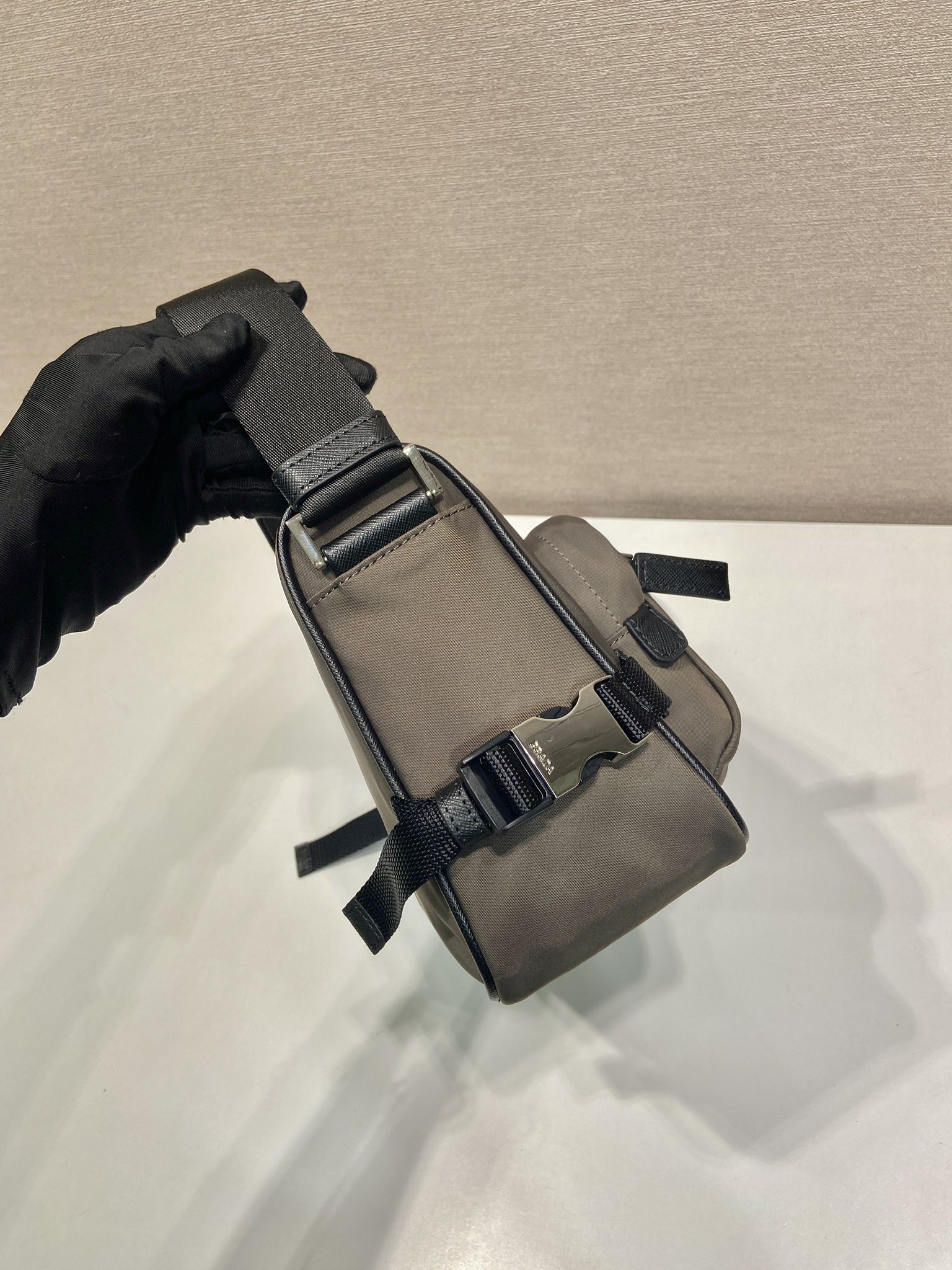 新款郵差包2VH192小號長28x高17.5x底10cm普拉達高仿包的图片-高仿普拉达包包