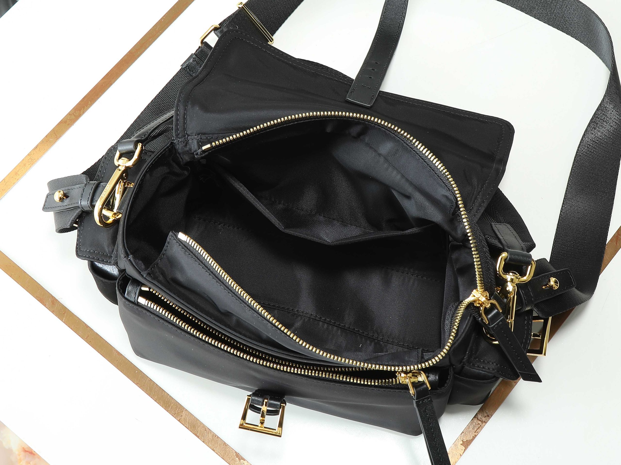 新款郵差包普拉達1BD394小號高仿包包的图片-高仿普拉达包包 新款郵差包普拉達1BD394小號高仿包包的图片-高仿普拉达包包