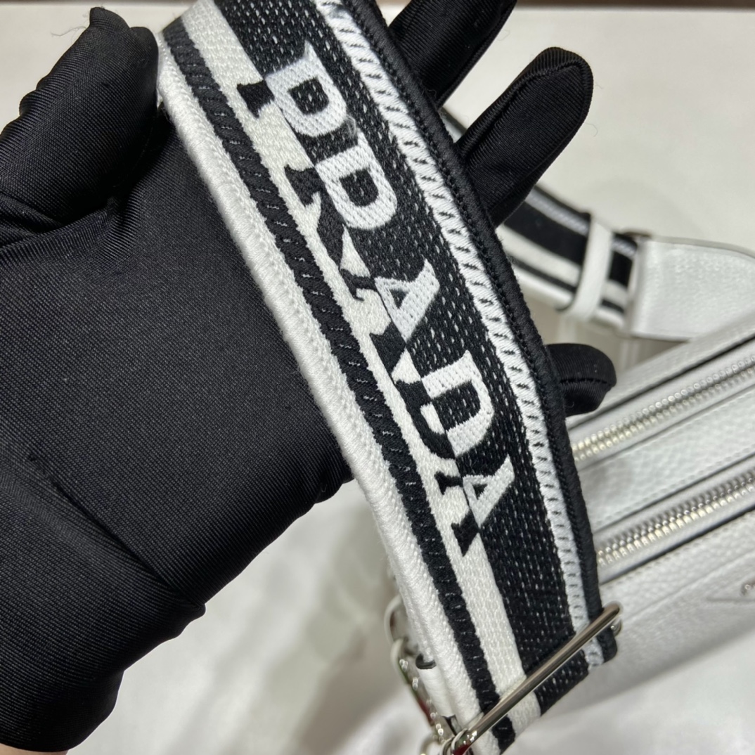 頂級原單包普拉達雙肩帶采用進口鹿皮紋牛皮的图片-高仿普拉达包包