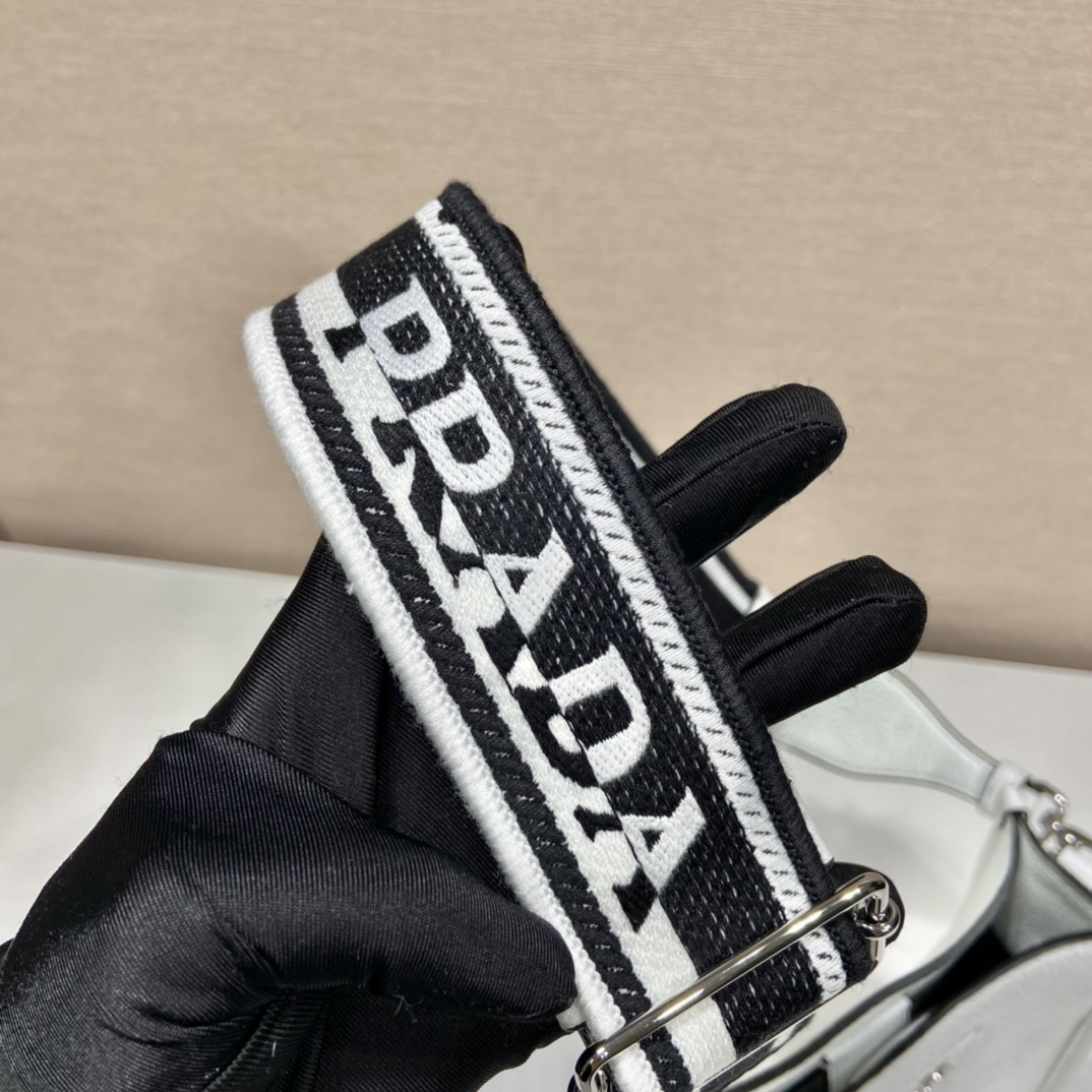 一比一高仿包普拉達新款雙肩帶包1BH191/tote包的图片-高仿普拉达包包
