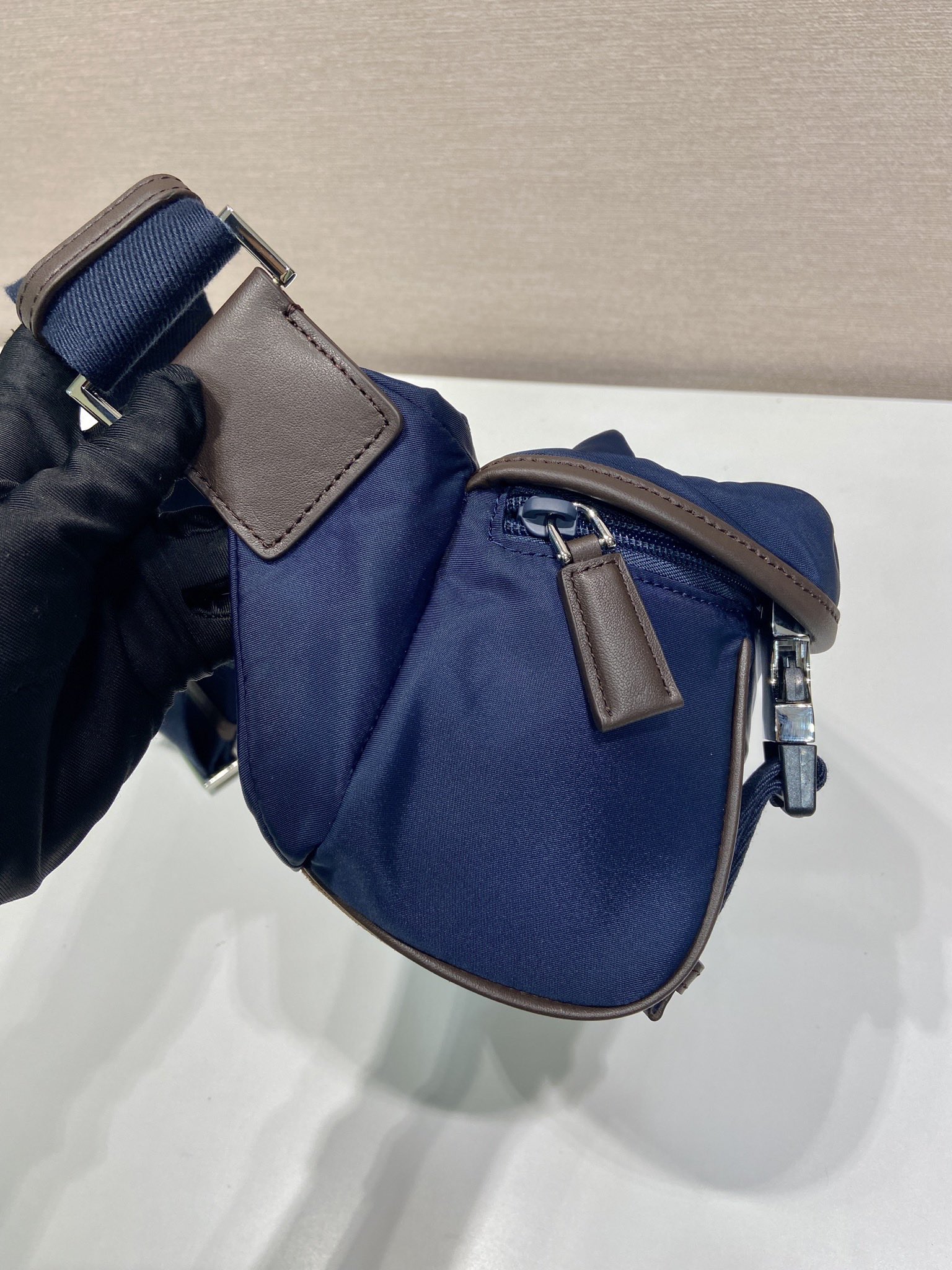 迷你郵差包採用運動風格設計普拉達原單包的图片-高仿普拉达包包 迷你郵差包採用運動風格設計普拉達原單包的图片-高仿普拉达包包