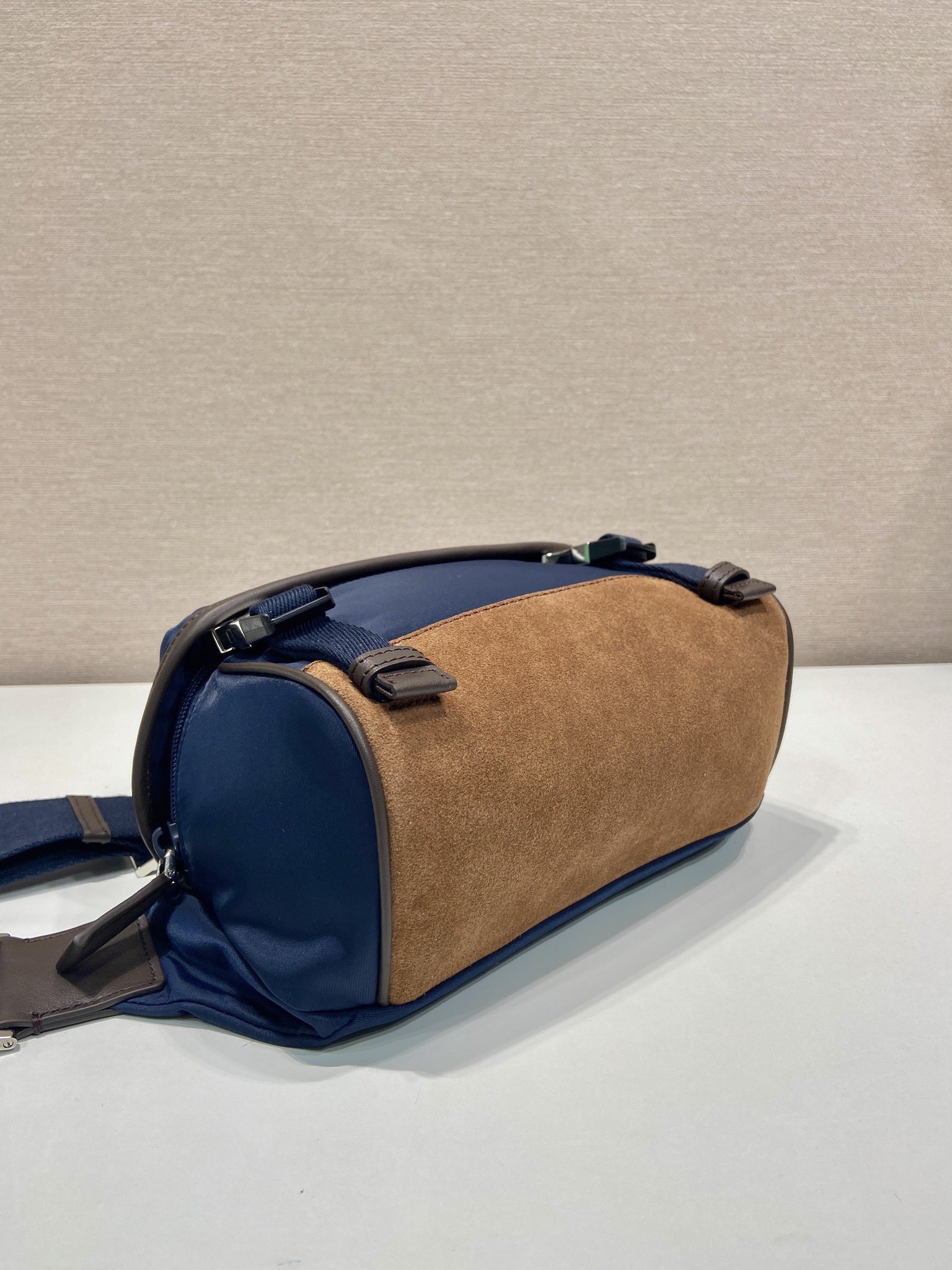 迷你郵差包採用運動風格設計普拉達原單包的图片-高仿普拉达包包 迷你郵差包採用運動風格設計普拉達原單包的图片-高仿普拉达包包