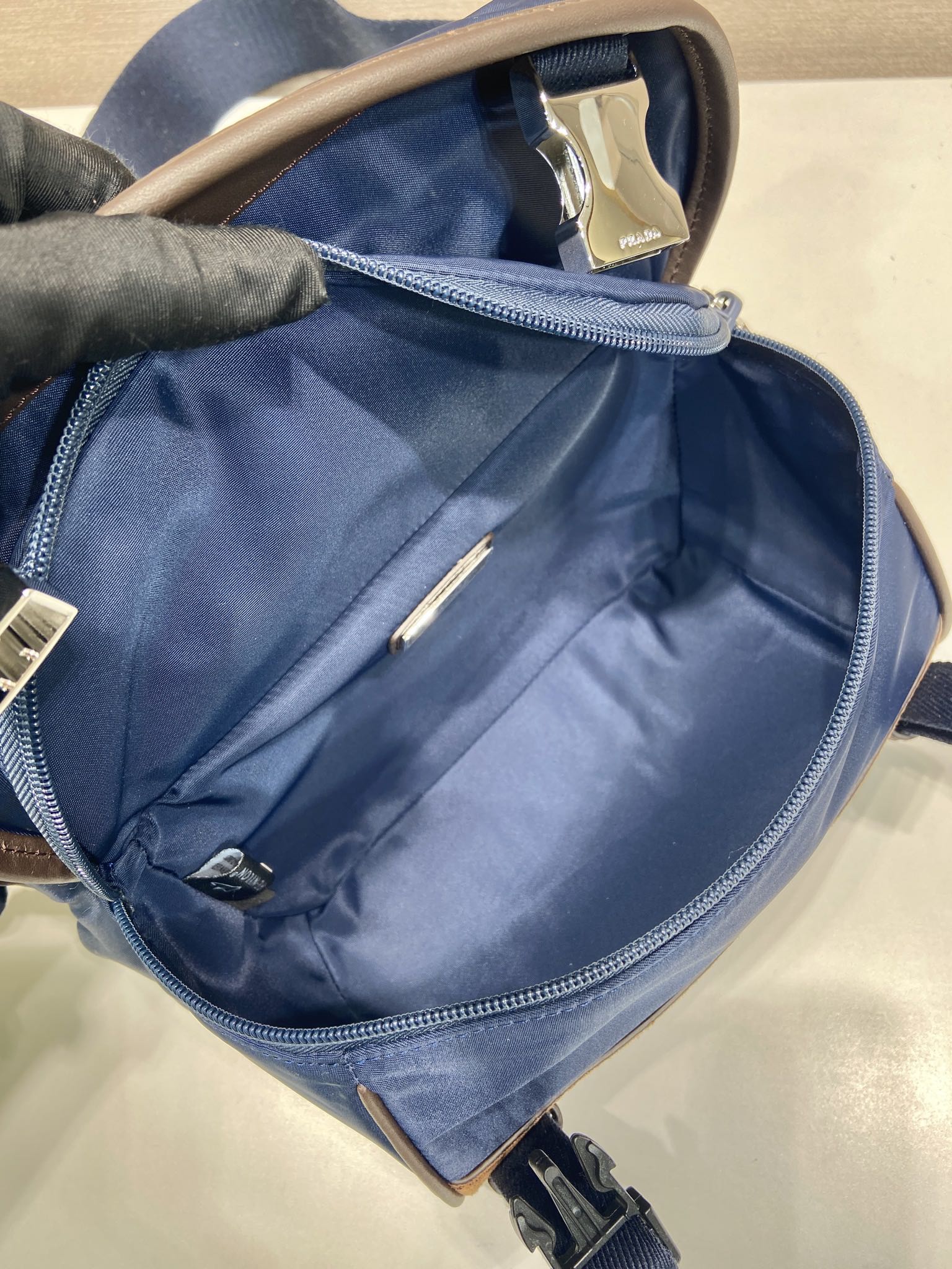 迷你郵差包採用運動風格設計普拉達原單包的图片-高仿普拉达包包 迷你郵差包採用運動風格設計普拉達原單包的图片-高仿普拉达包包