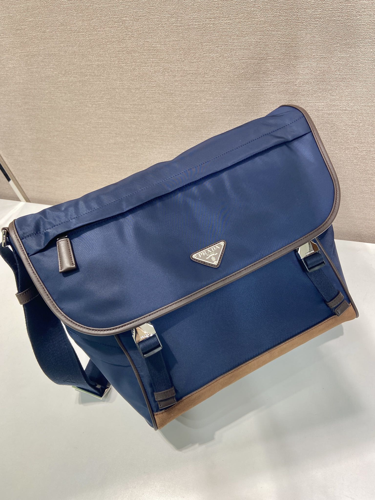 頂級原單包普拉達郵差包長34x高29.5x底14.5cm的图片-高仿普拉达包包 頂級原單包普拉達郵差包長34x高29.5x底14.5cm的图片-高仿普拉达包包