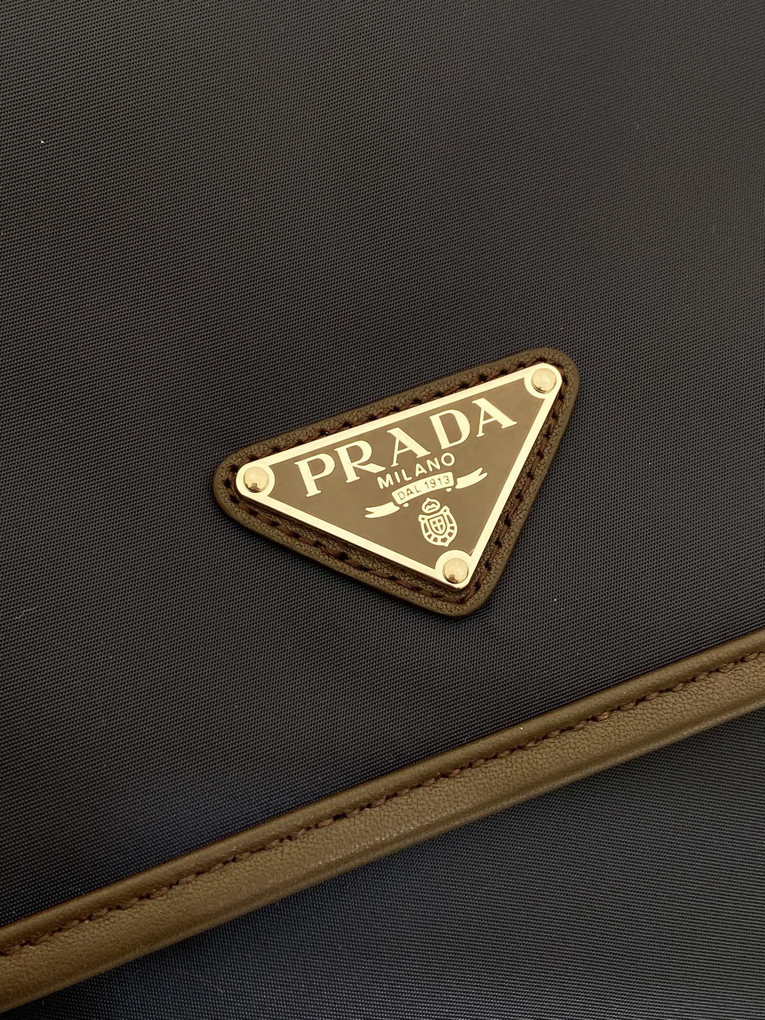 頂級原單包普拉達郵差包長34x高29.5x底14.5cm的图片-高仿普拉达包包 頂級原單包普拉達郵差包長34x高29.5x底14.5cm的图片-高仿普拉达包包