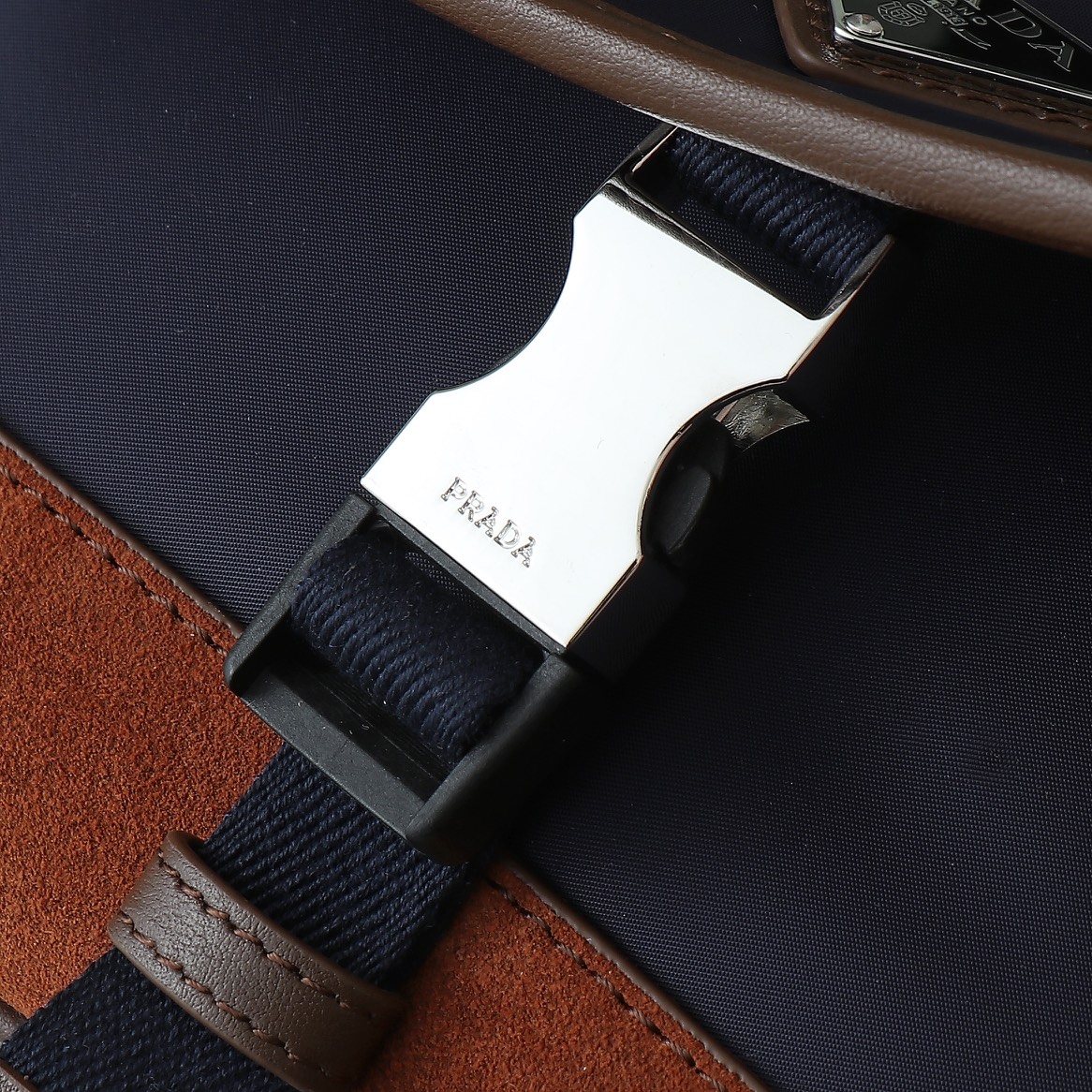 原單包普拉達新款腰包2VH176百搭時尚單肩包的图片-高仿普拉达包包