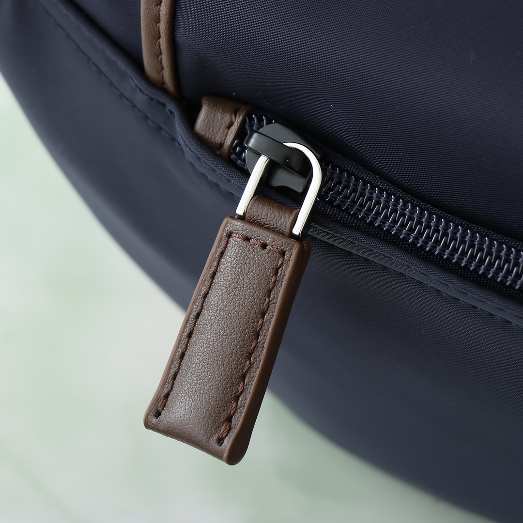 原單包普拉達新款腰包2VH176百搭時尚單肩包的图片-高仿普拉达包包