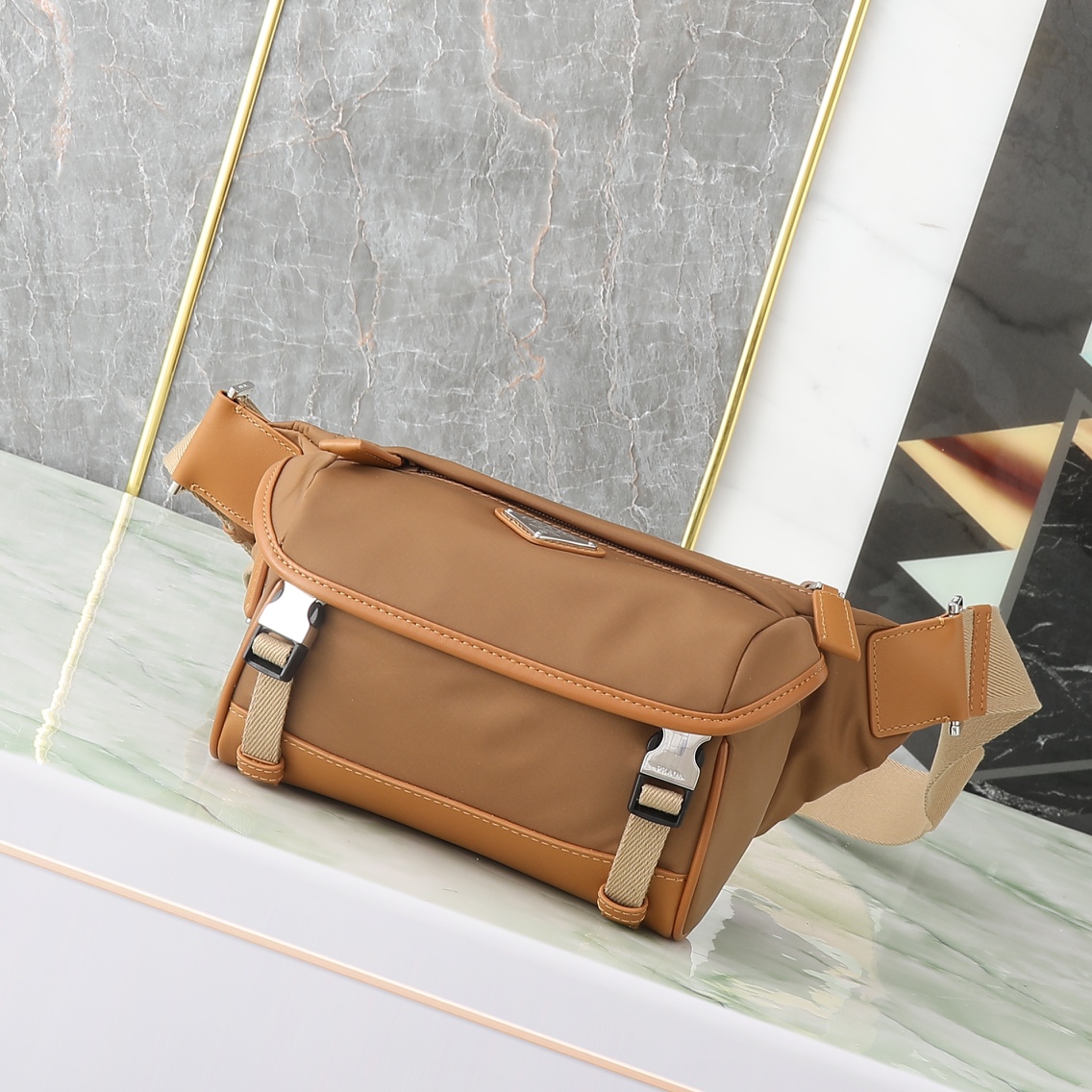 原單包普拉達升級版配盒子迷你郵差包長20x高13x底9cm的图片-高仿普拉达包包