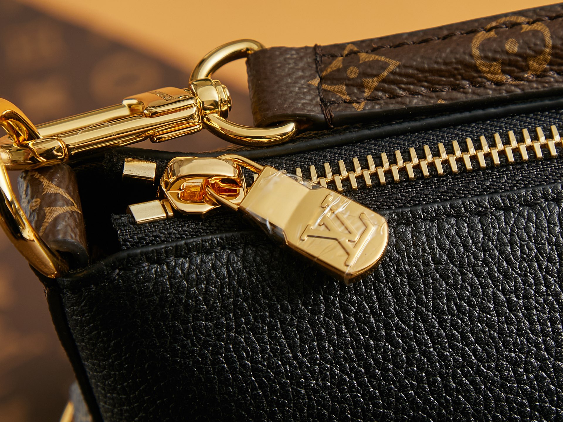 【LV頂級原單包 獨家實拍 動態163c】M28098 Multipass 手袋的图片-高仿LV包包、高仿lv女包