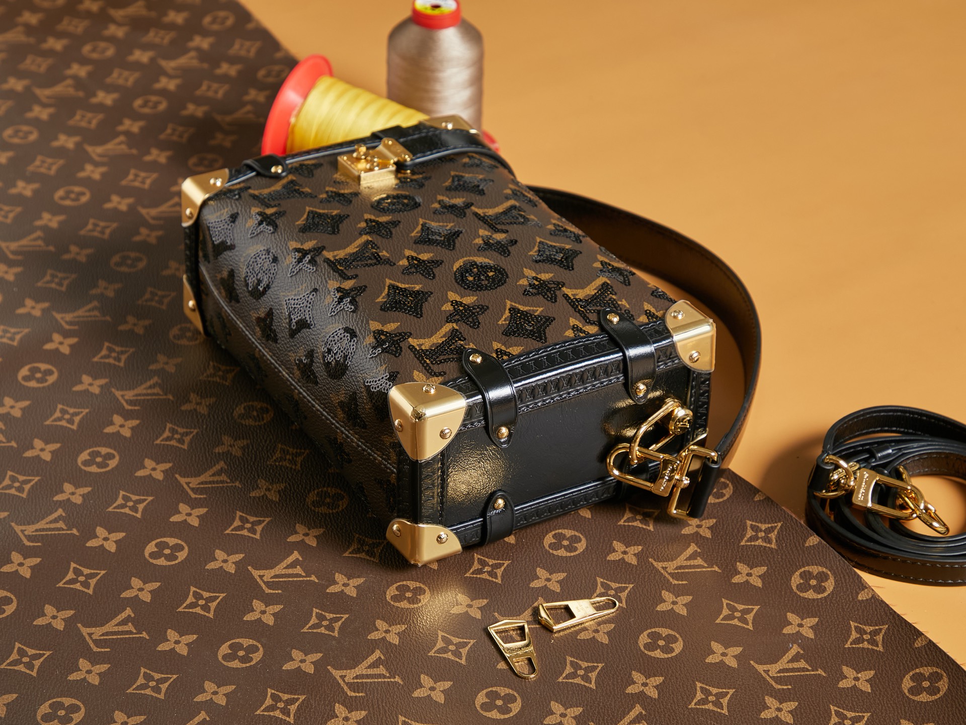 頂級原單包M27036 「LV SKI」系列尺寸:5 x 16 x 8.5厘米的图片-高仿LV包包、高仿lv女包 頂級原單包M27036 「LV SKI」系列尺寸:5 x 16 x 8.5厘米的图片-高仿LV包包、高仿lv女包