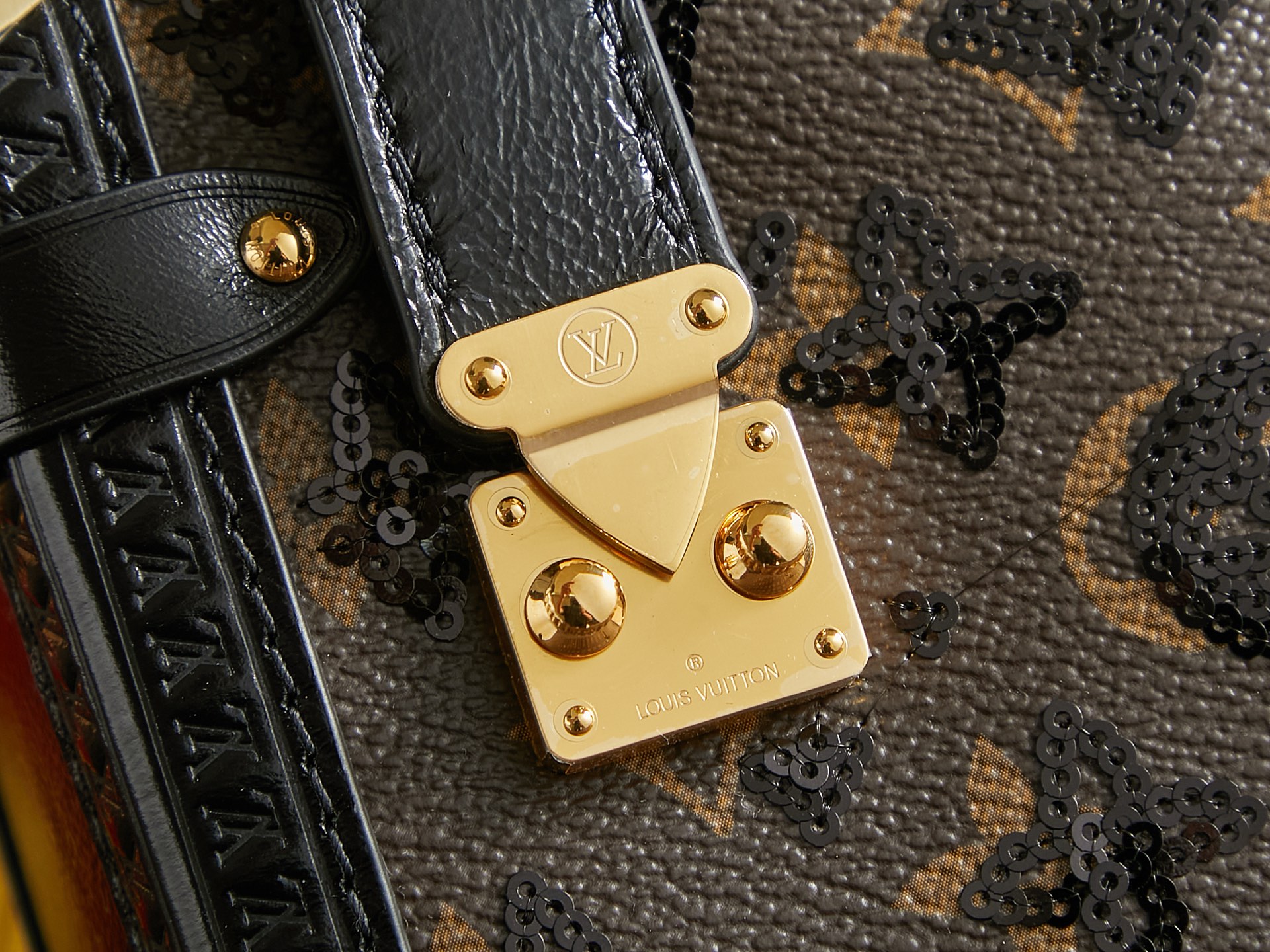 頂級原單包M27036 「LV SKI」系列尺寸:5 x 16 x 8.5厘米的图片-高仿LV包包、高仿lv女包 頂級原單包M27036 「LV SKI」系列尺寸:5 x 16 x 8.5厘米的图片-高仿LV包包、高仿lv女包