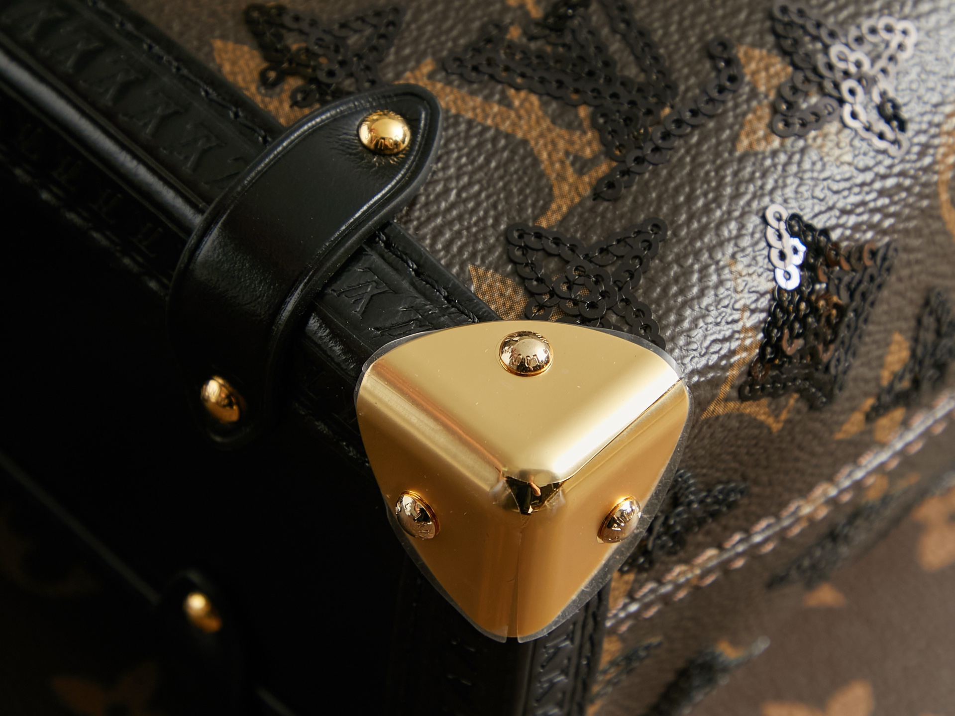 頂級原單包M27036 「LV SKI」系列尺寸:5 x 16 x 8.5厘米的图片-高仿LV包包、高仿lv女包 頂級原單包M27036 「LV SKI」系列尺寸:5 x 16 x 8.5厘米的图片-高仿LV包包、高仿lv女包