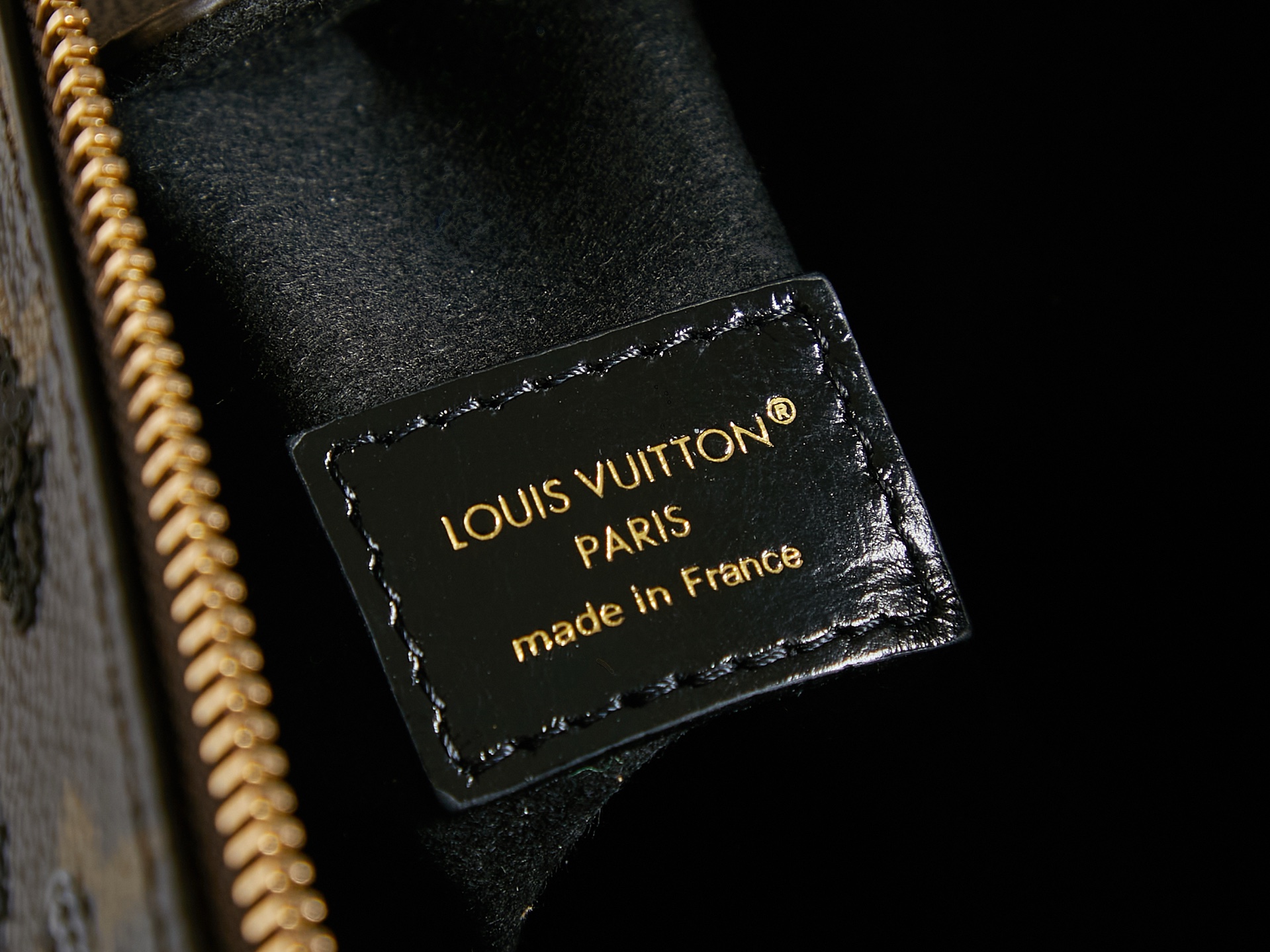 頂級原單包M27036 「LV SKI」系列尺寸:5 x 16 x 8.5厘米的图片-高仿LV包包、高仿lv女包 頂級原單包M27036 「LV SKI」系列尺寸:5 x 16 x 8.5厘米的图片-高仿LV包包、高仿lv女包