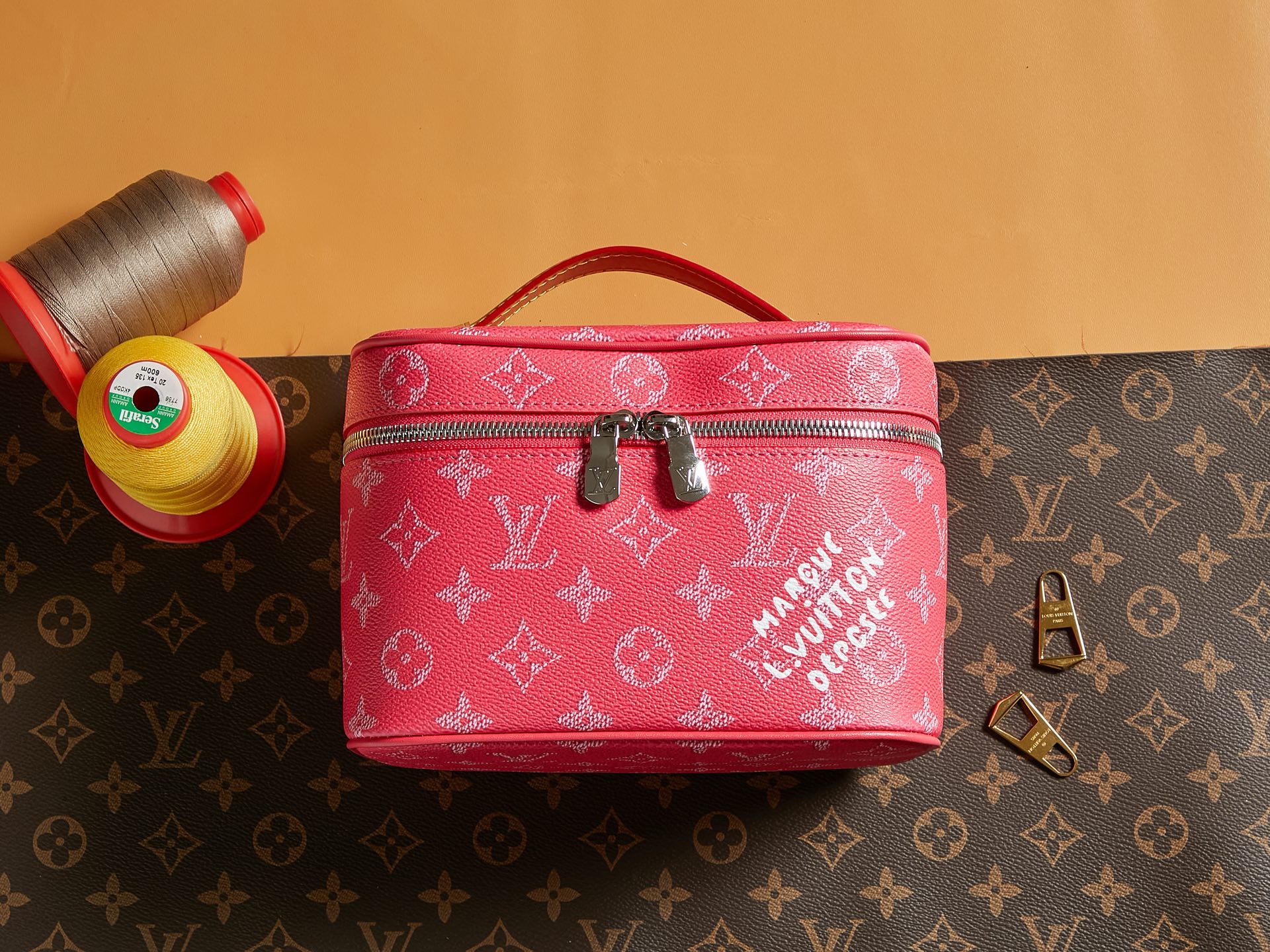 【頂級LV原單包 獨家實拍 動態163C】M26889玫紅尺寸:20-13.5-12的图片-高仿LV包包、高仿lv女包 【頂級LV原單包 獨家實拍 動態163C】M26889玫紅尺寸:20-13.5-12的图片-高仿LV包包、高仿lv女包