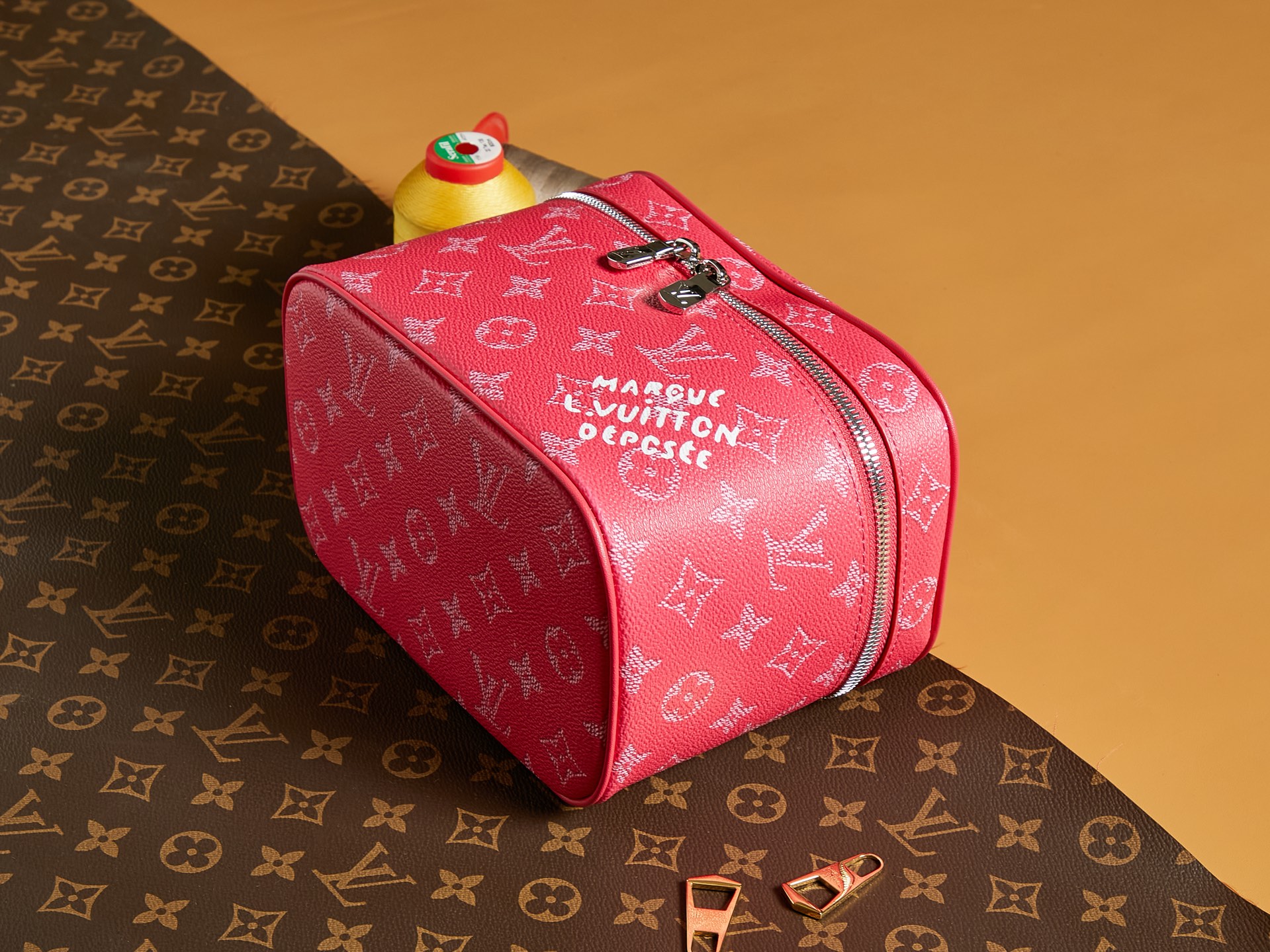 【頂級LV原單包 獨家實拍 動態163C】M26889玫紅尺寸:20-13.5-12的图片-高仿LV包包、高仿lv女包 【頂級LV原單包 獨家實拍 動態163C】M26889玫紅尺寸:20-13.5-12的图片-高仿LV包包、高仿lv女包