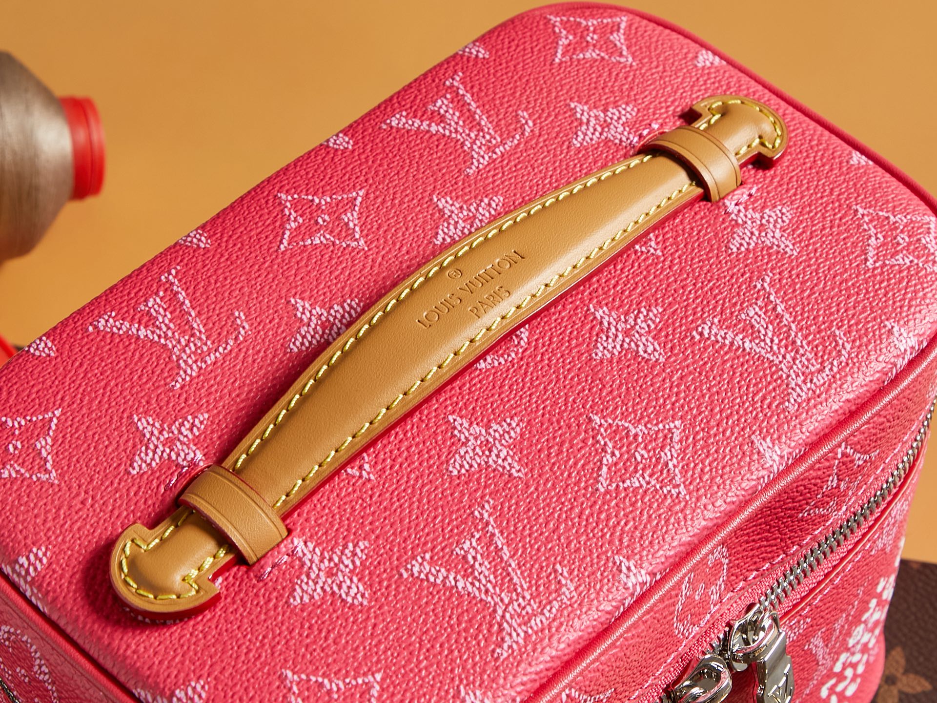 【頂級LV原單包 獨家實拍 動態163C】M26889玫紅尺寸:20-13.5-12的图片-高仿LV包包、高仿lv女包 【頂級LV原單包 獨家實拍 動態163C】M26889玫紅尺寸:20-13.5-12的图片-高仿LV包包、高仿lv女包