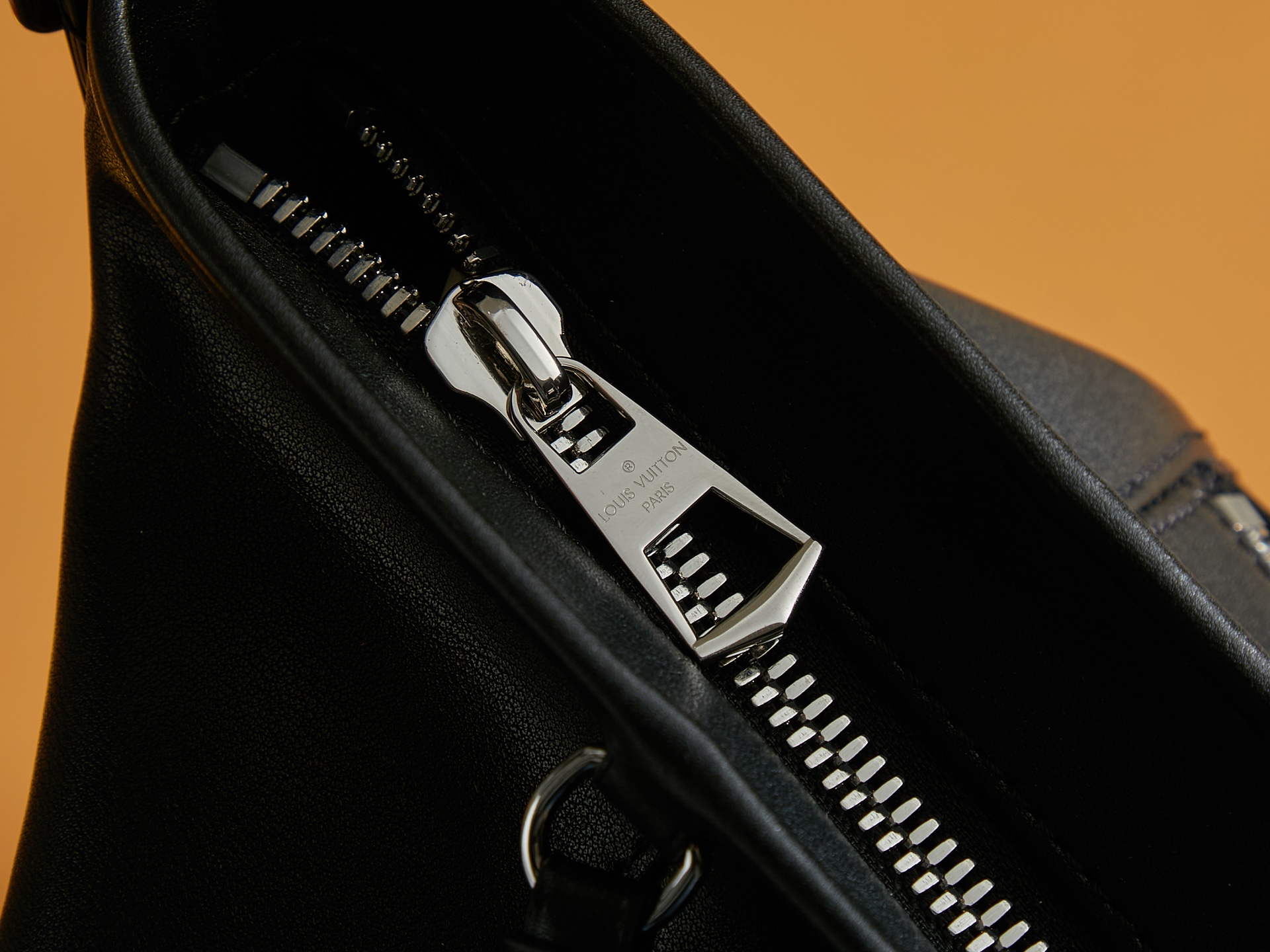 頂級LV原單包加強版Carry All Travel Bag 手袋取材柔軟牛皮革的图片-高仿LV包包、高仿lv女包