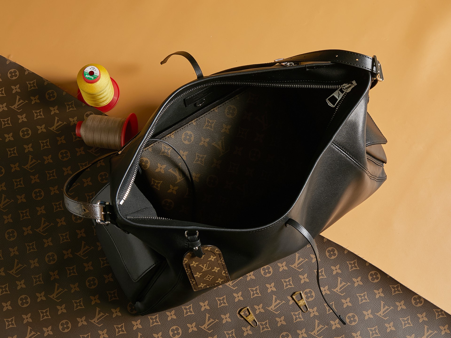 頂級LV原單包加強版Carry All Travel Bag 手袋取材柔軟牛皮革的图片-高仿LV包包、高仿lv女包