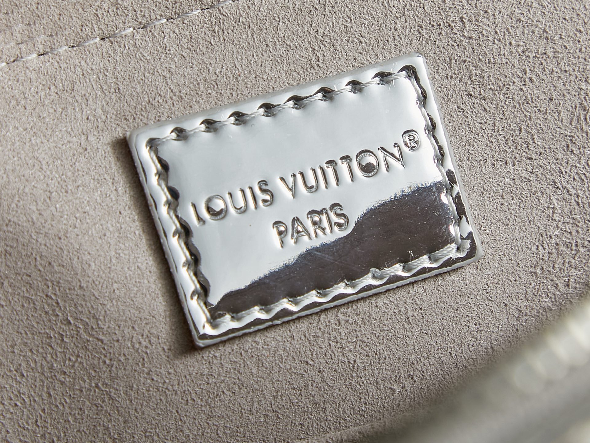 LV頂級原單包M26335銀漆皮Alma BB 手袋的图片-高仿LV包包、高仿lv女包