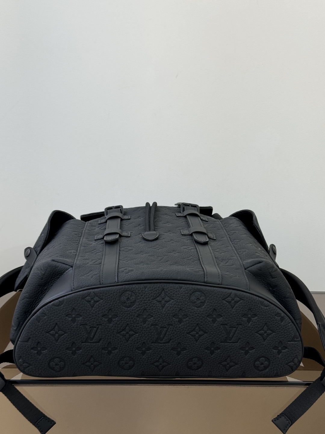 【特級原廠原單包】 Christopher 中號雙肩包 型號: M55699 動態芯片版的图片-高仿LV包包、高仿lv女包