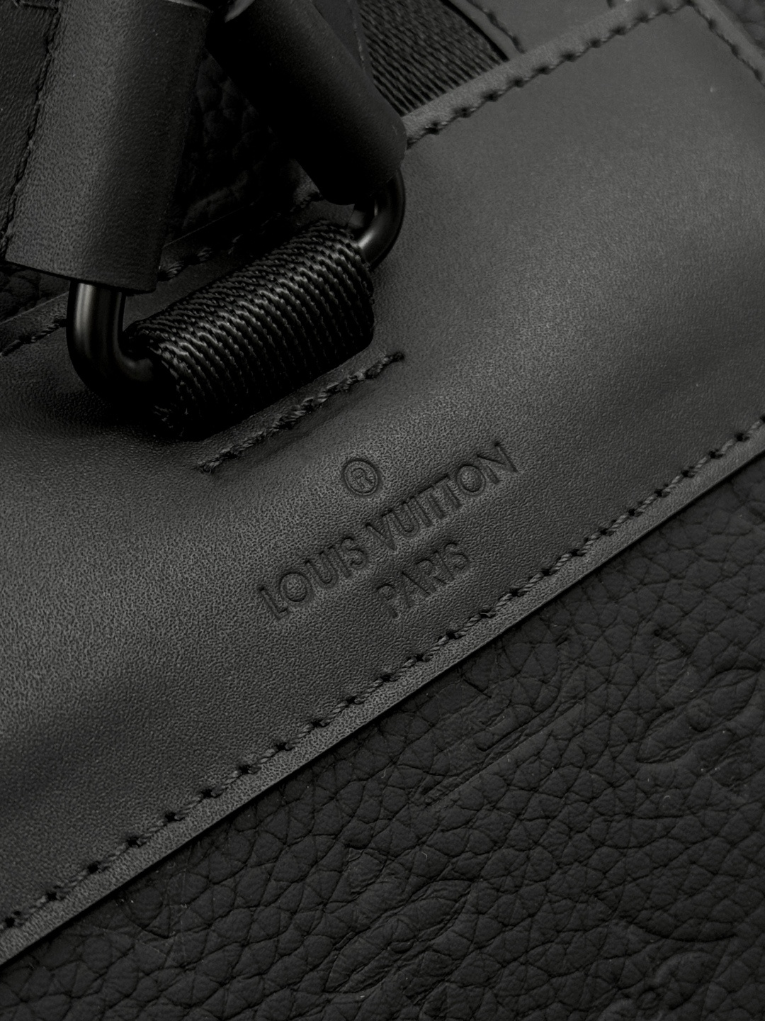 【特級原廠原單包】 Christopher 中號雙肩包 型號: M55699 動態芯片版的图片-高仿LV包包、高仿lv女包