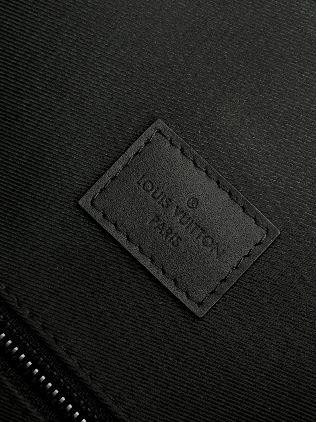 【特級原廠原單包】 Christopher 中號雙肩包 型號: M55699 動態芯片版的图片-高仿LV包包、高仿lv女包