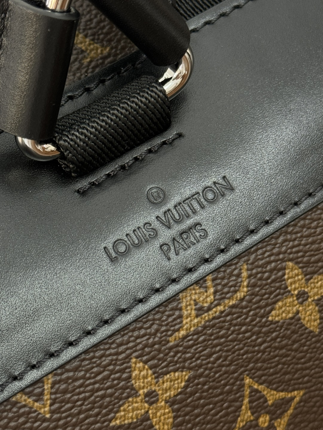 【特級原廠LV高仿包包】 Christopher 中號雙肩包 型號: M43735老花 動態芯片版的图片-高仿LV包包、高仿lv女包