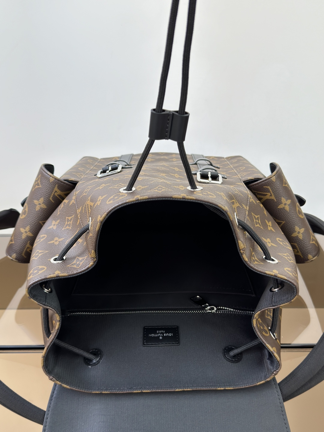 【特級原廠LV高仿包包】 Christopher 中號雙肩包 型號: M43735老花 動態芯片版的图片-高仿LV包包、高仿lv女包