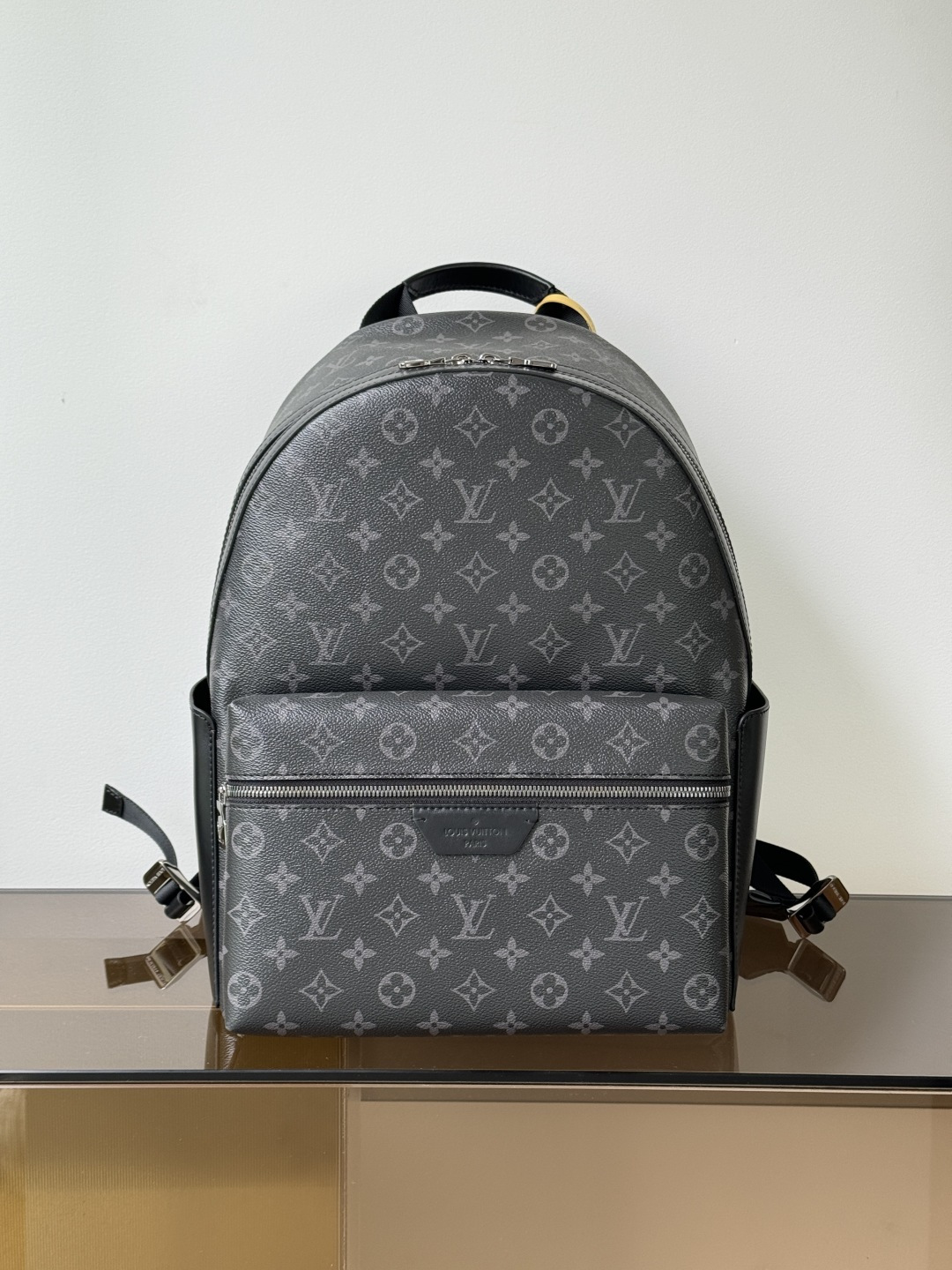 LV雙肩包頂級原單包品質型號: M22558黑花 動態芯片版的图片-高仿LV包包、高仿lv女包