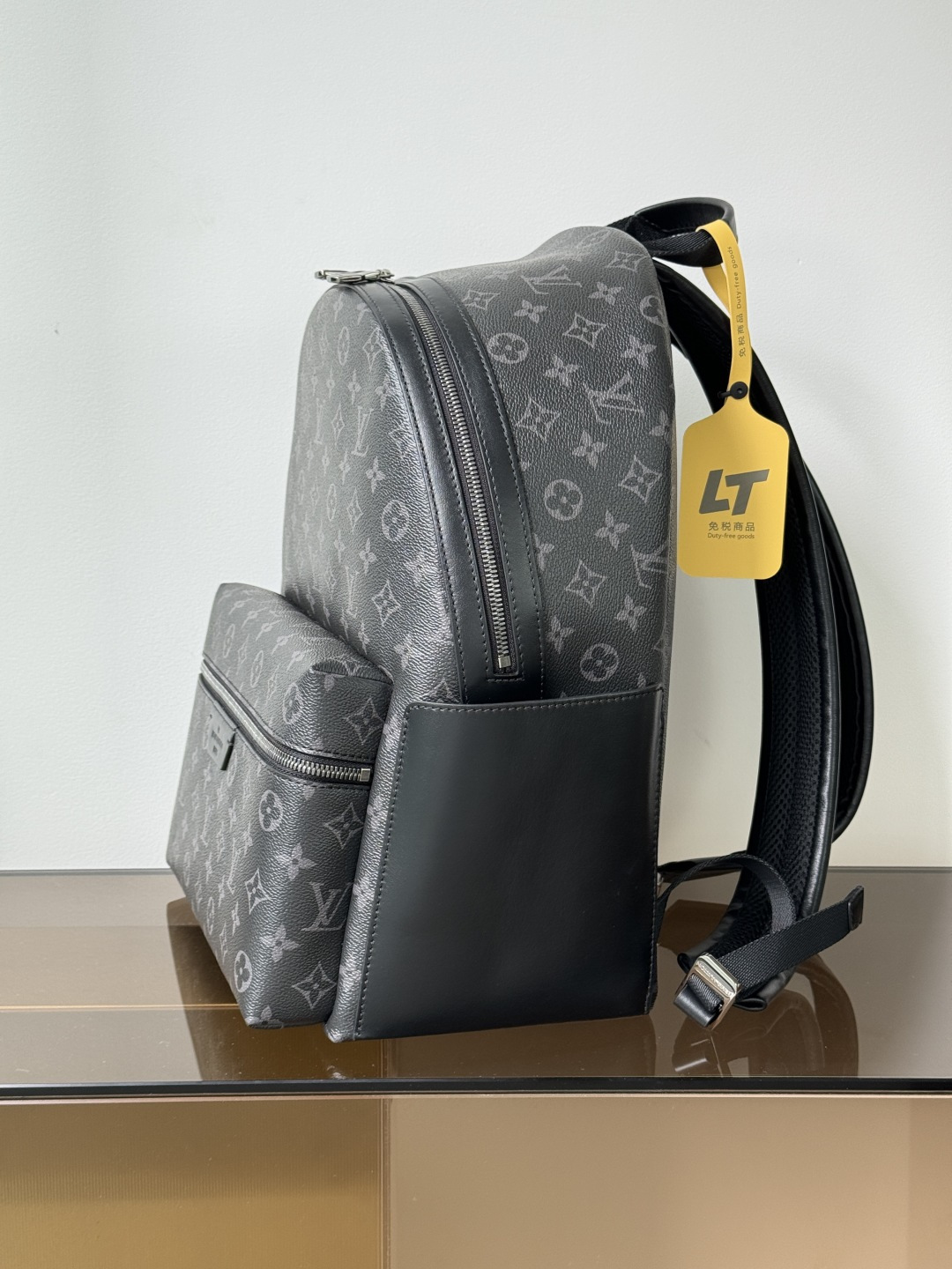 LV雙肩包頂級原單包品質型號: M22558黑花 動態芯片版的图片-高仿LV包包、高仿lv女包