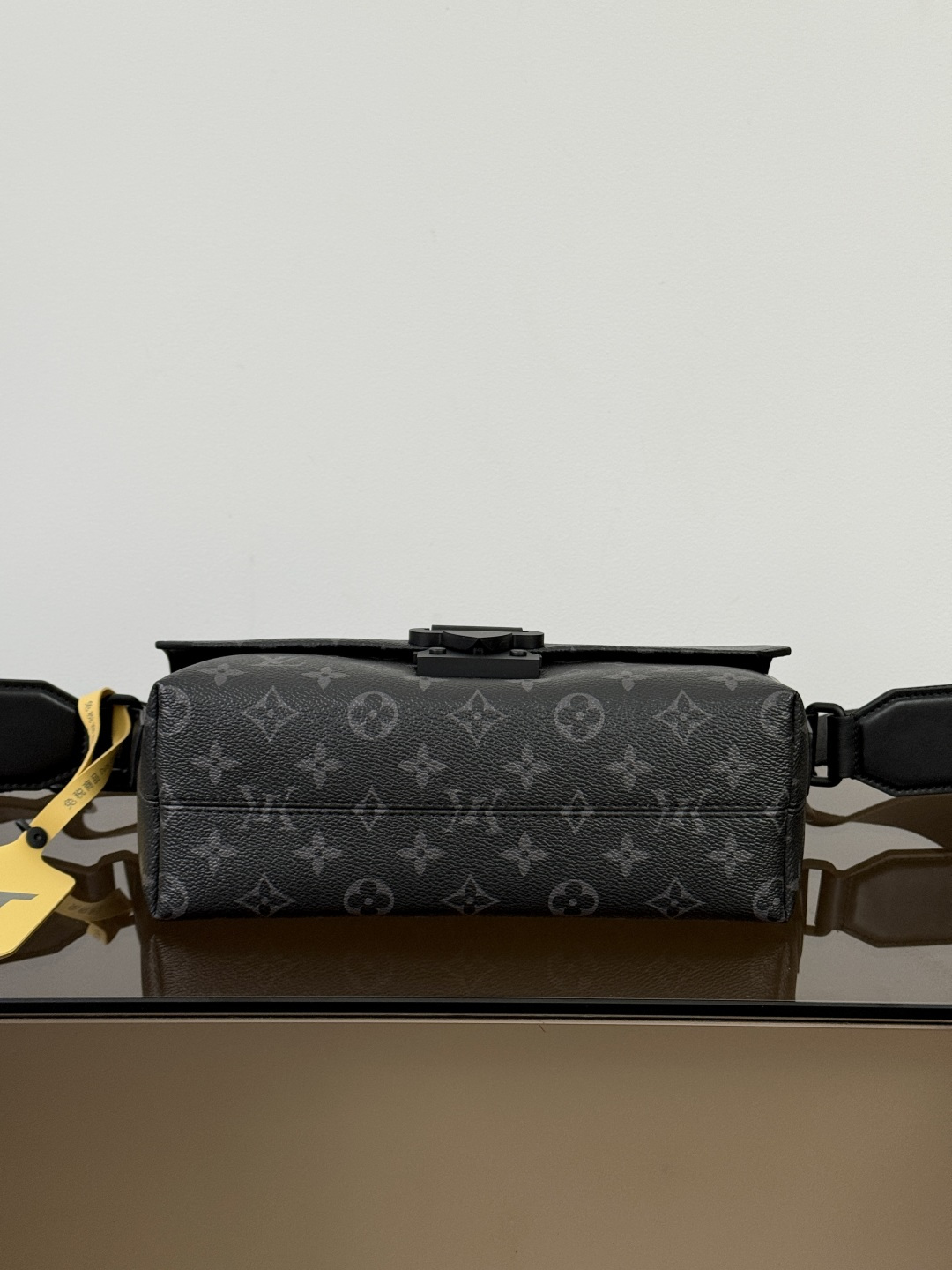 【特級原廠LV原單包】 S-Cape 郵差包 型號: M46794黑花 動態芯片版的图片-高仿LV包包、高仿lv女包