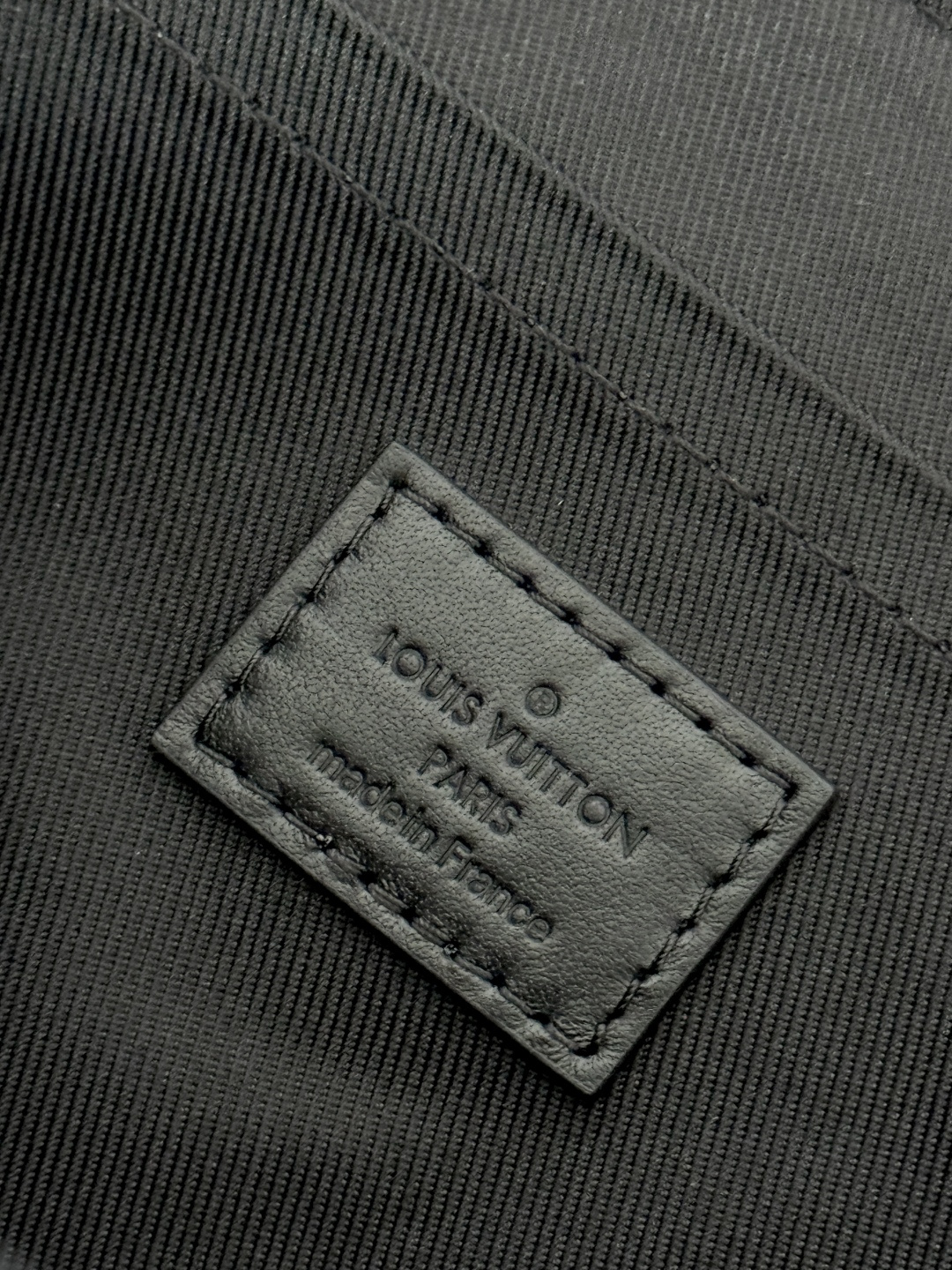 【特級原廠LV原單包】 S-Cape 郵差包 型號: M46794黑花 動態芯片版的图片-高仿LV包包、高仿lv女包