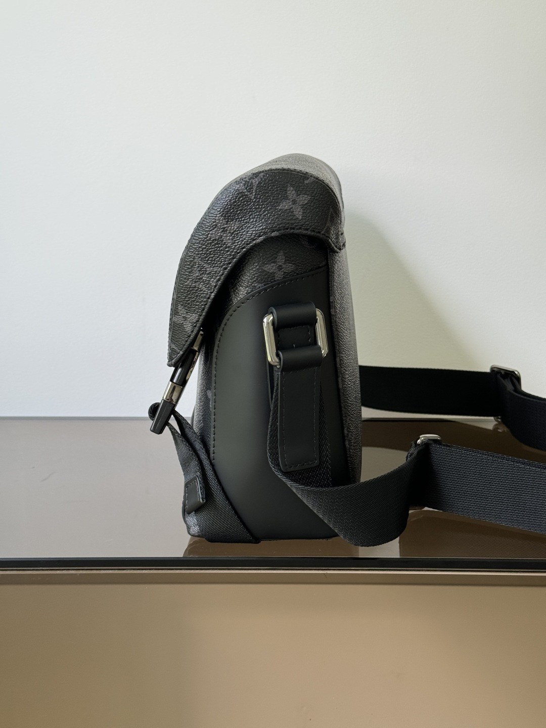 特級原廠LV小號郵差包 型號: M40511黑花 動態芯片版原單包包的图片-高仿LV包包、高仿lv女包