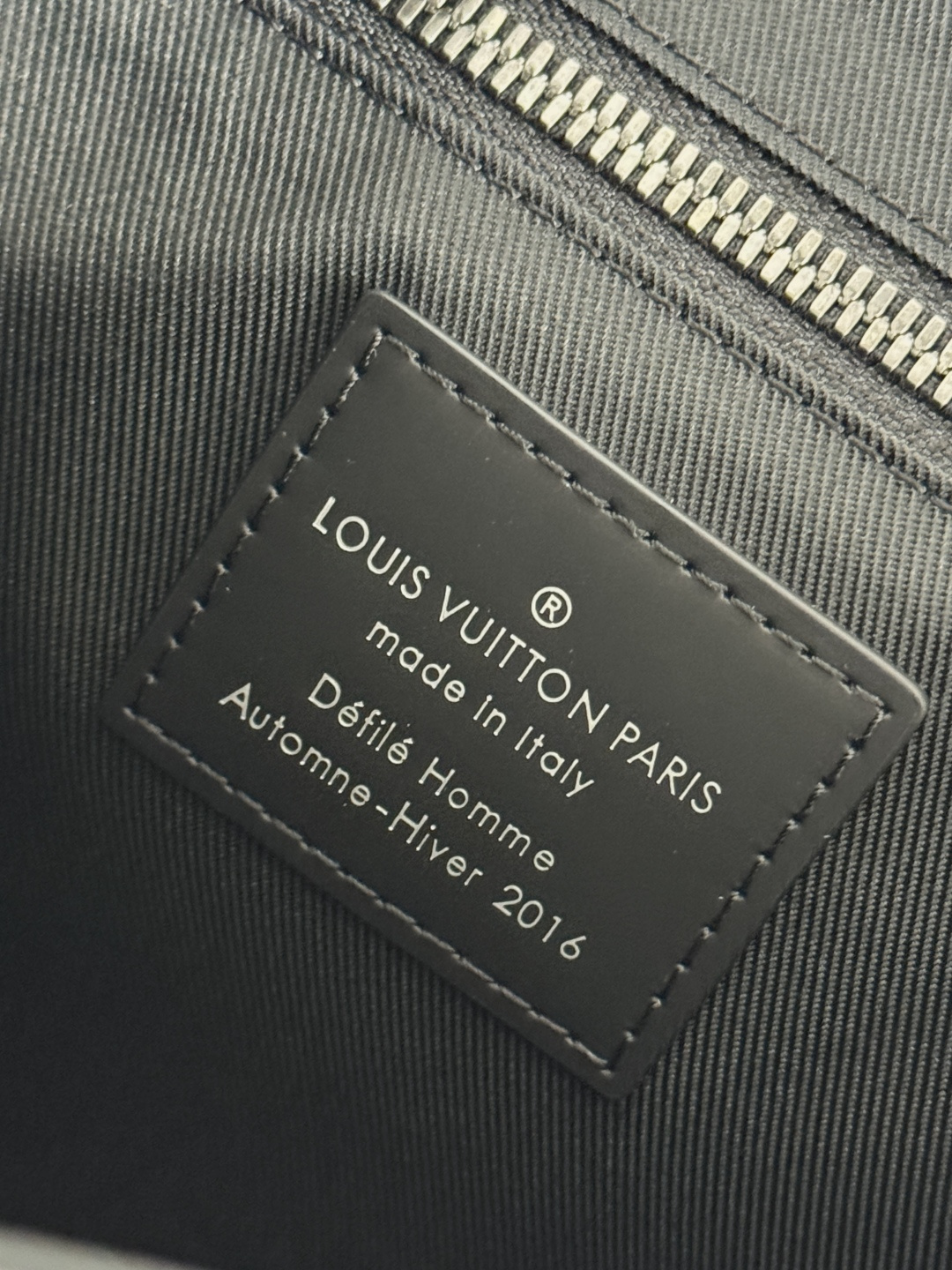 特級原廠LV小號郵差包 型號: M40511黑花 動態芯片版原單包包的图片-高仿LV包包、高仿lv女包