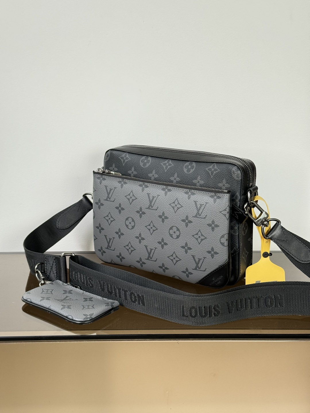 【LV特級原廠包包】 TRIO 郵差包 型號: M69443 動態芯片版 進口原廠面料的图片-高仿LV包包、高仿lv女包