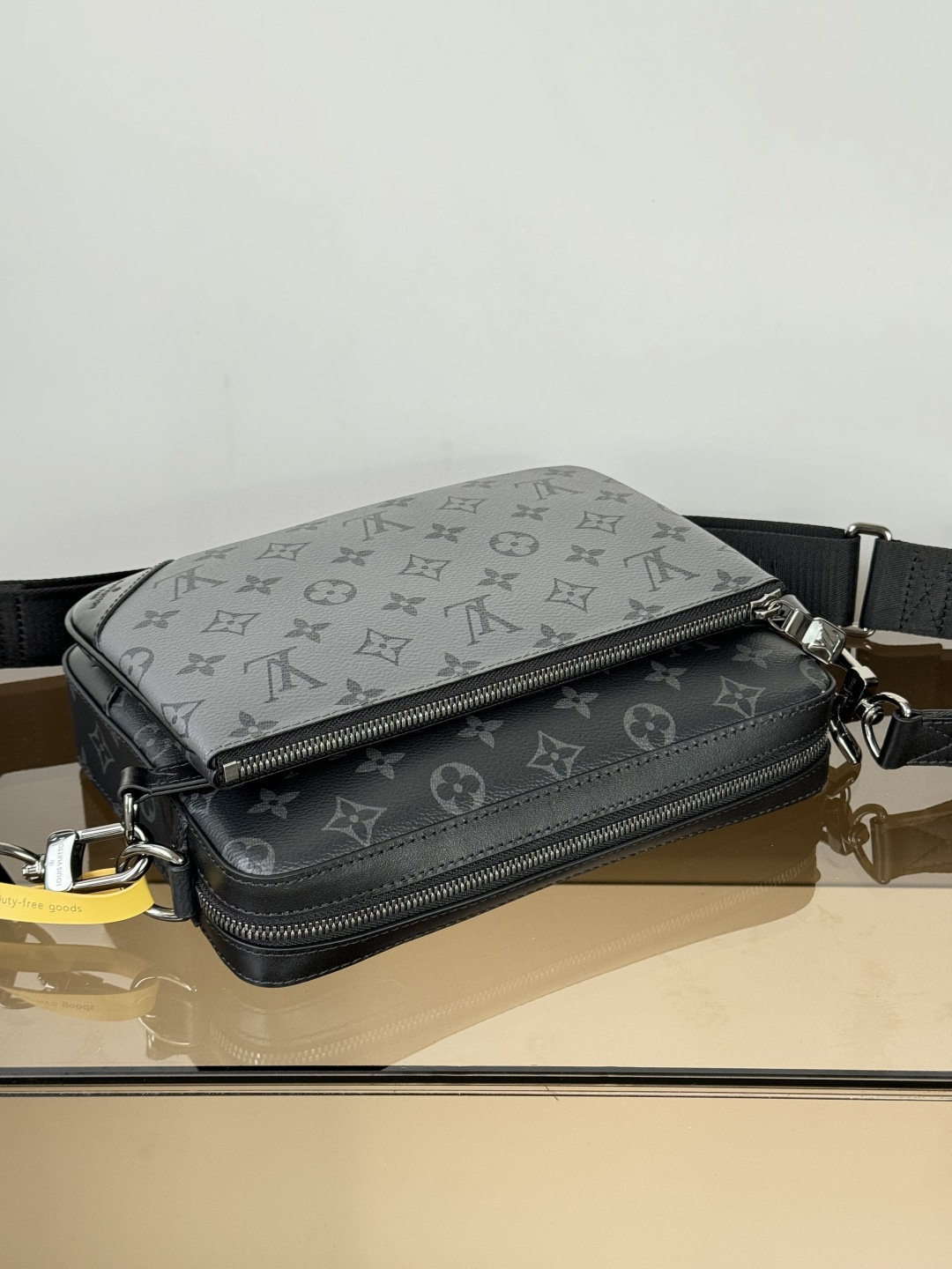 【LV特級原廠包包】 TRIO 郵差包 型號: M69443 動態芯片版 進口原廠面料的图片-高仿LV包包、高仿lv女包